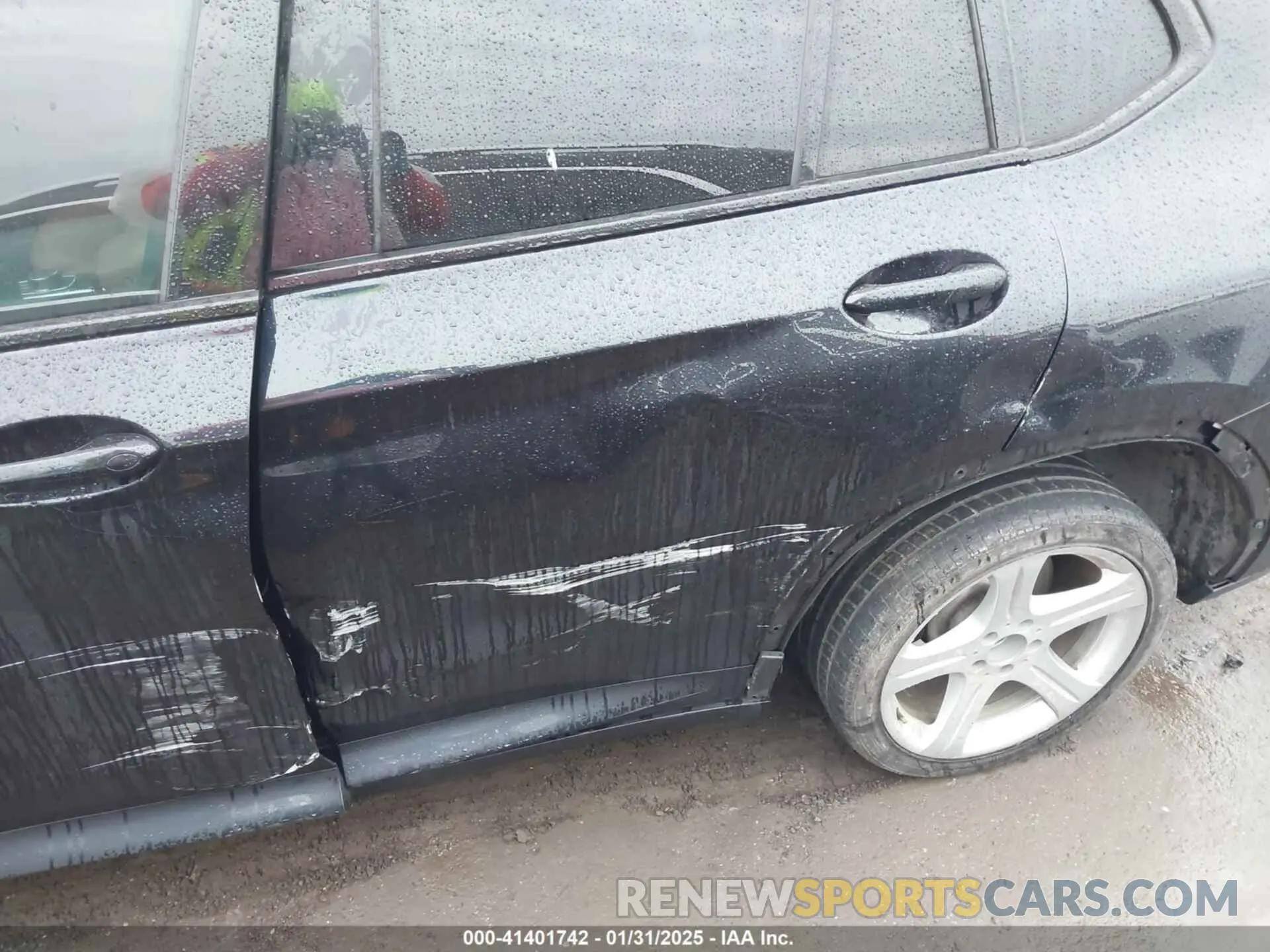 18 Photograph of a damaged car 5UX2V1C05M9G24424 BMW X4 2021