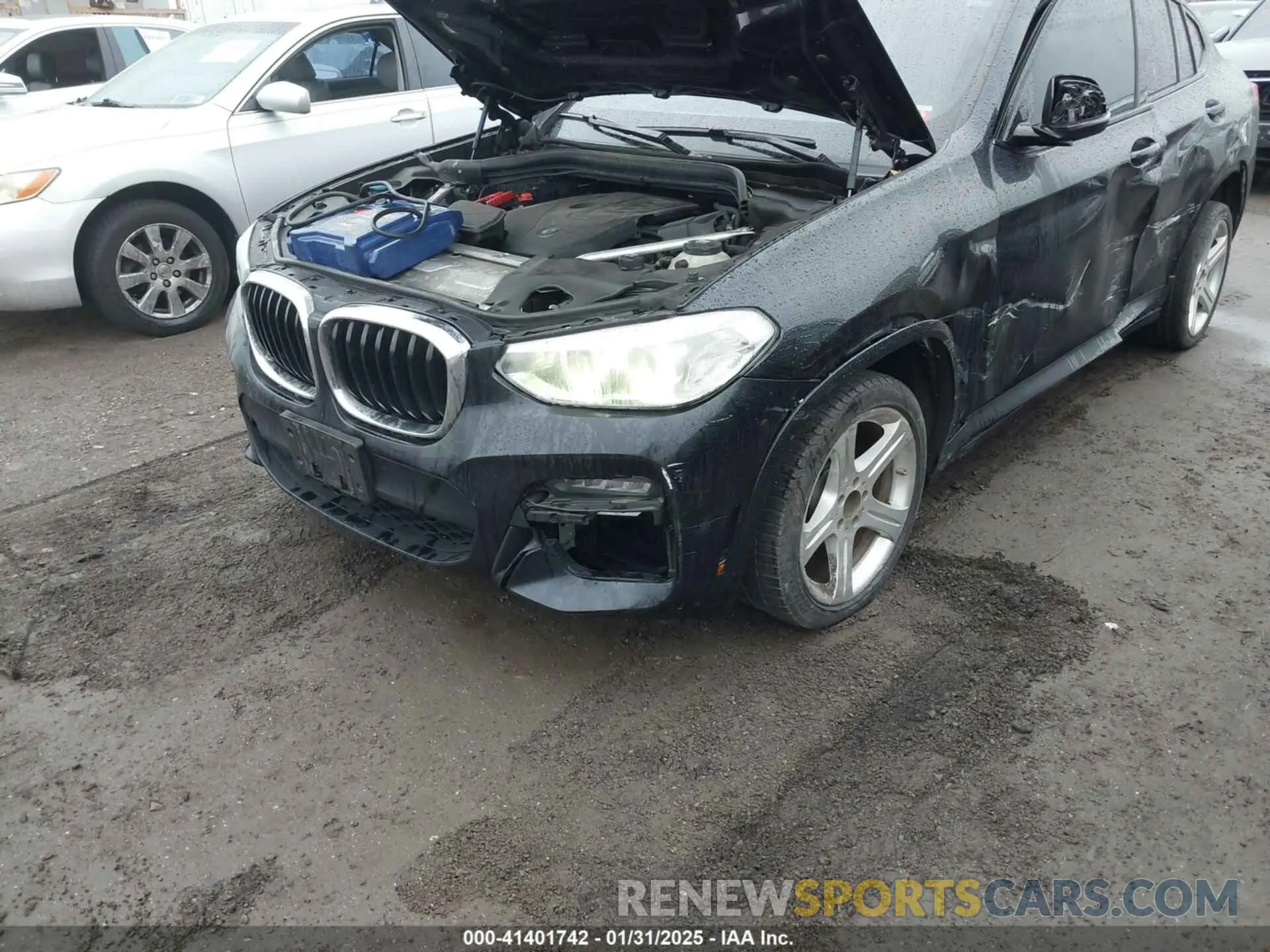 6 Photograph of a damaged car 5UX2V1C05M9G24424 BMW X4 2021