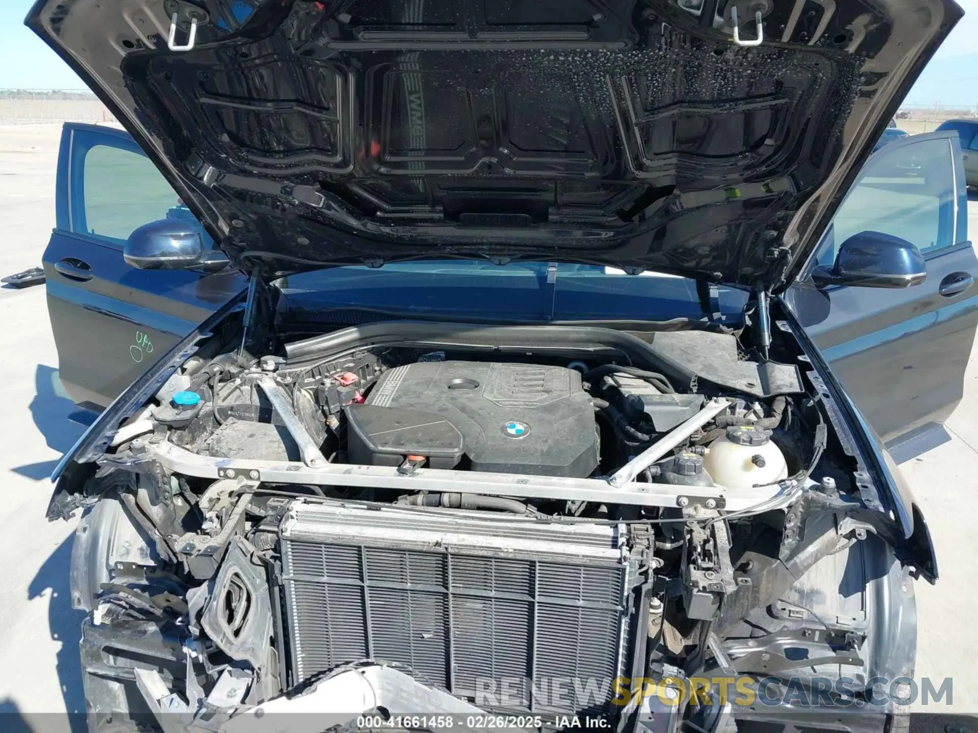 10 Photograph of a damaged car 5UX2V1C06M9E42747 BMW X4 2021