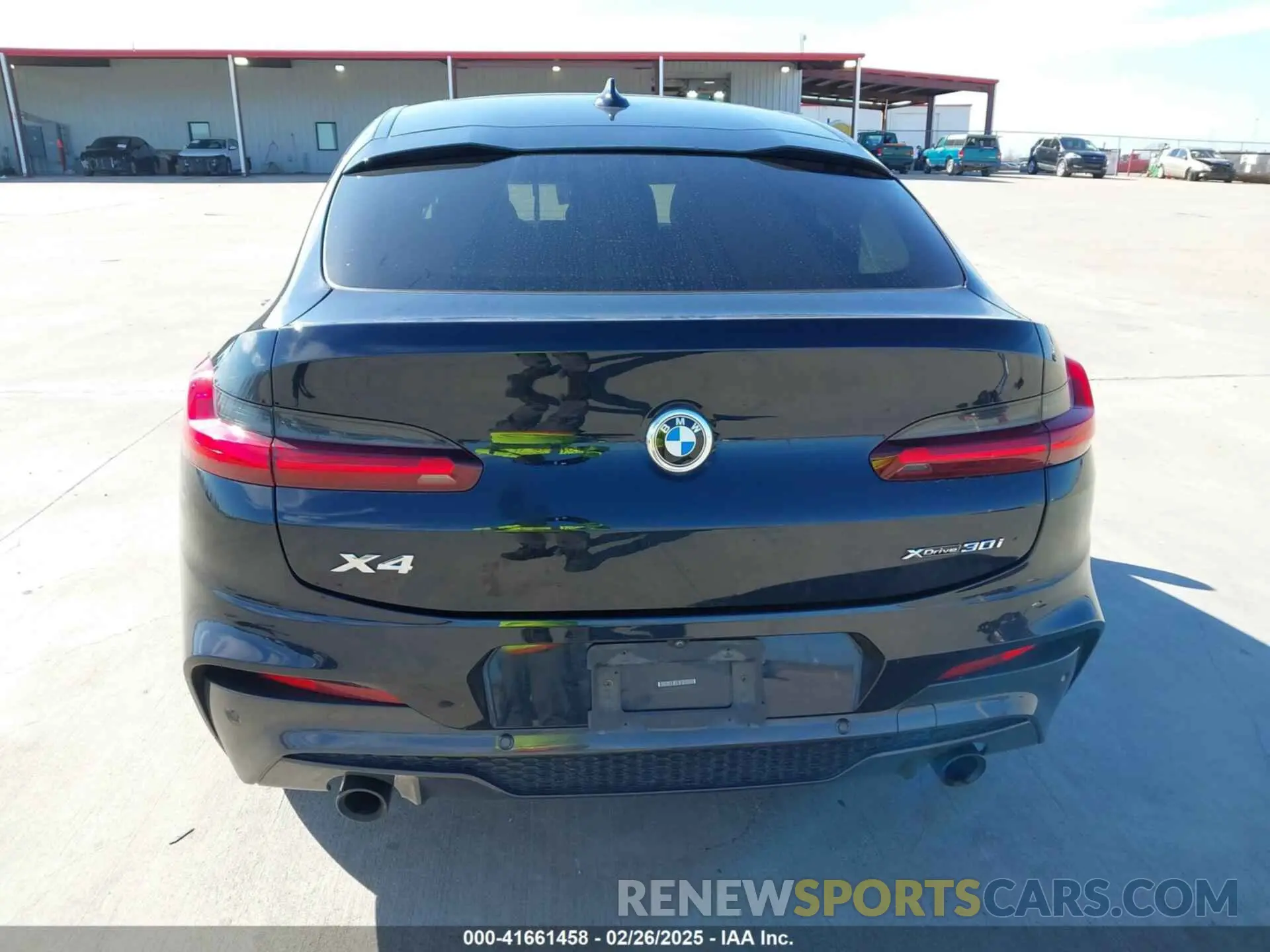 16 Photograph of a damaged car 5UX2V1C06M9E42747 BMW X4 2021