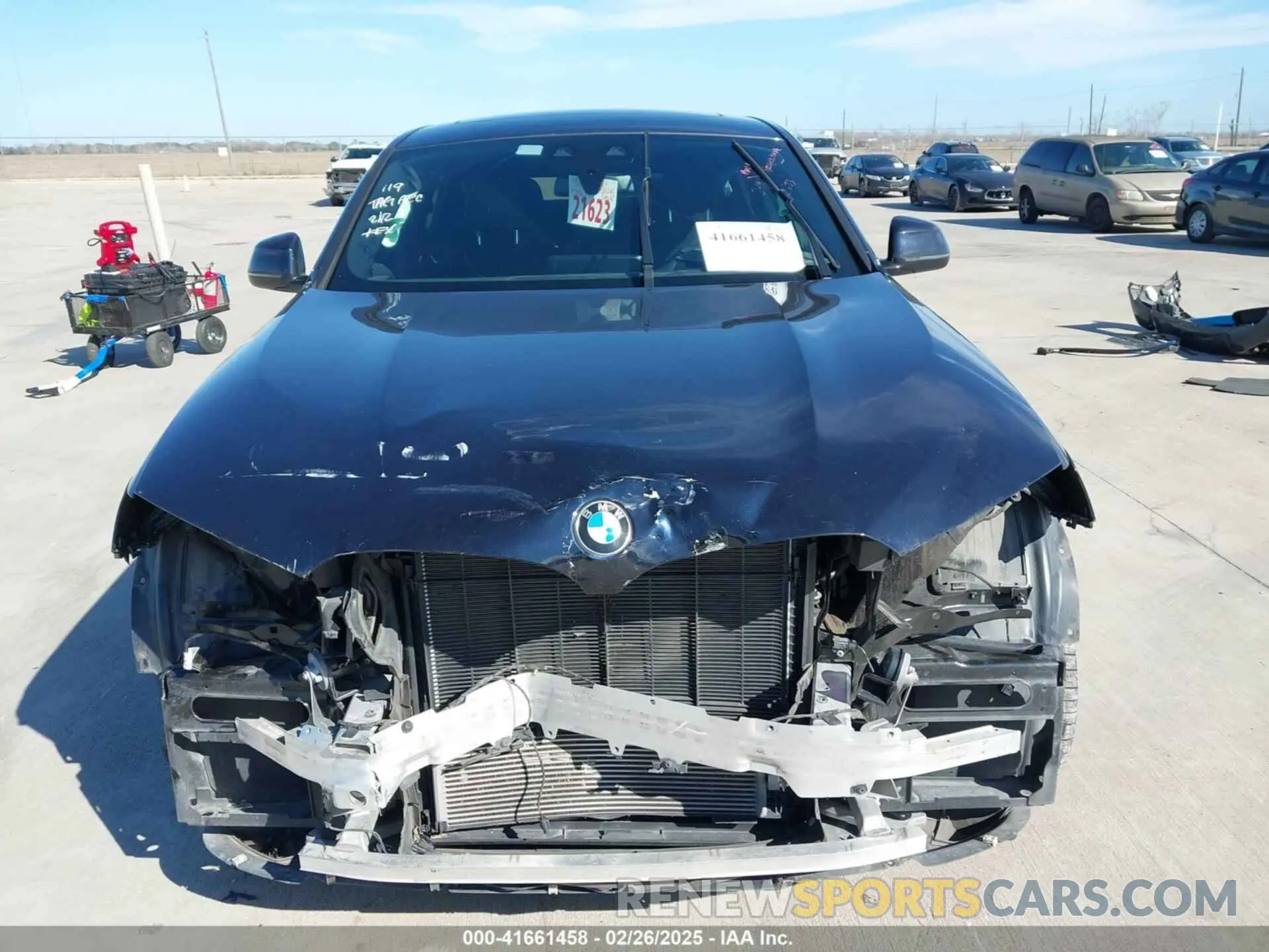 6 Photograph of a damaged car 5UX2V1C06M9E42747 BMW X4 2021