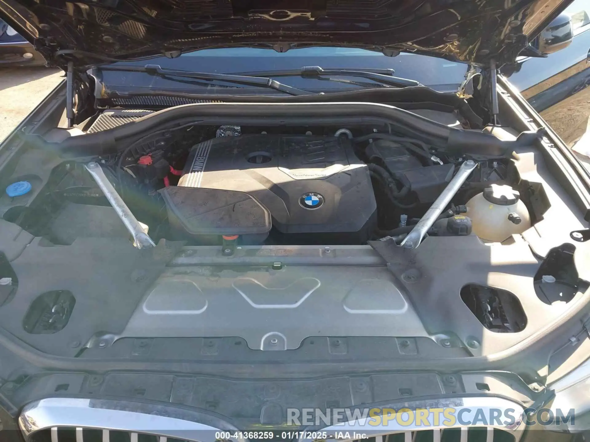 10 Photograph of a damaged car 5UX2V1C06M9F00890 BMW X4 2021