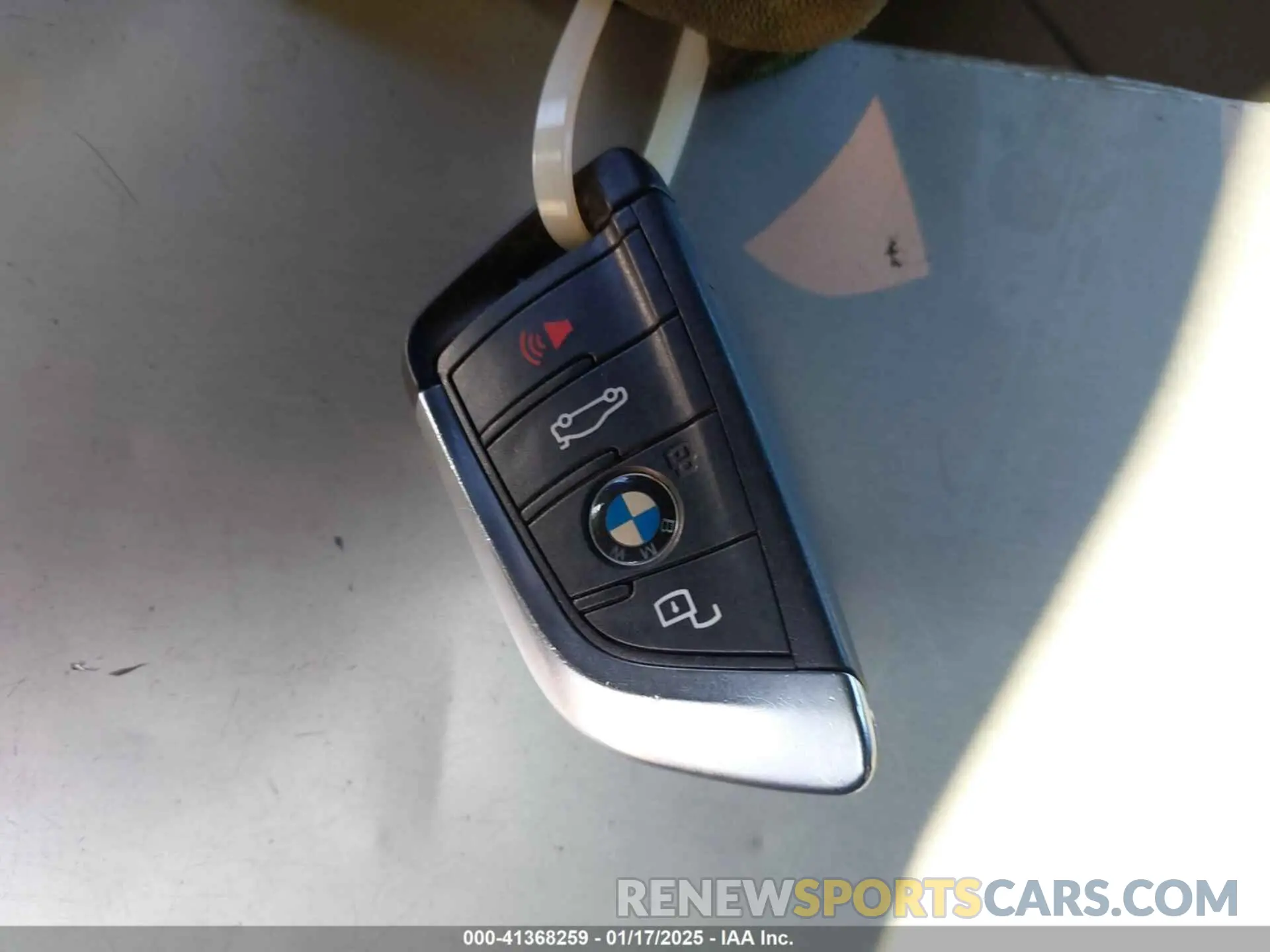 11 Photograph of a damaged car 5UX2V1C06M9F00890 BMW X4 2021