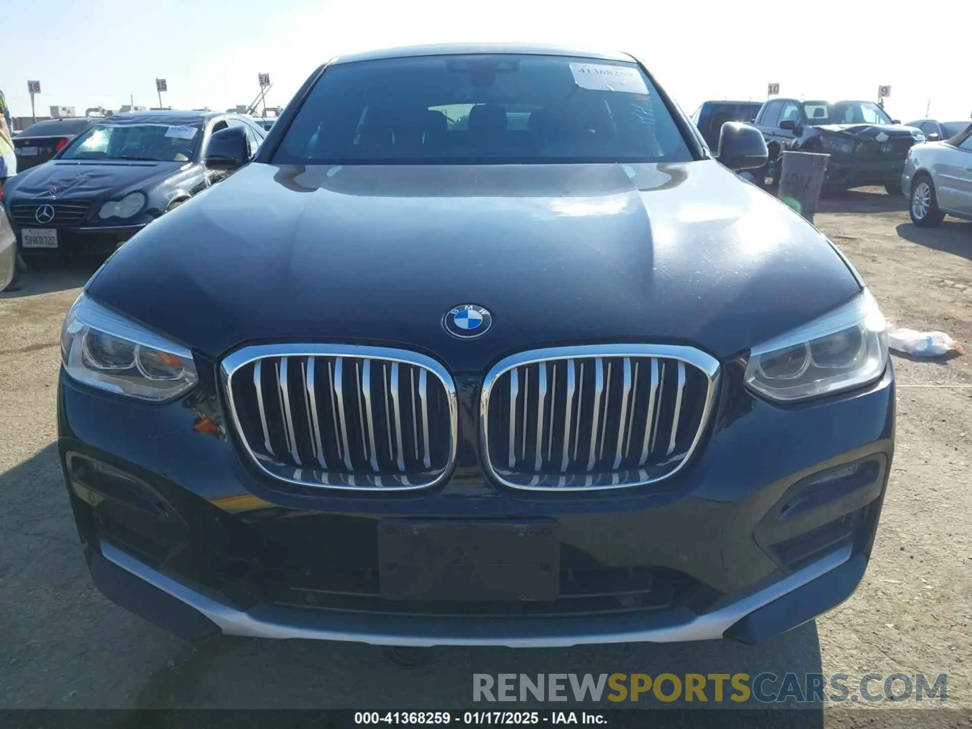 12 Photograph of a damaged car 5UX2V1C06M9F00890 BMW X4 2021