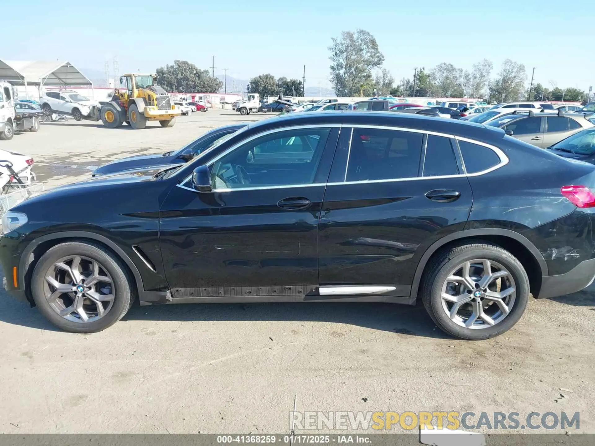 14 Photograph of a damaged car 5UX2V1C06M9F00890 BMW X4 2021