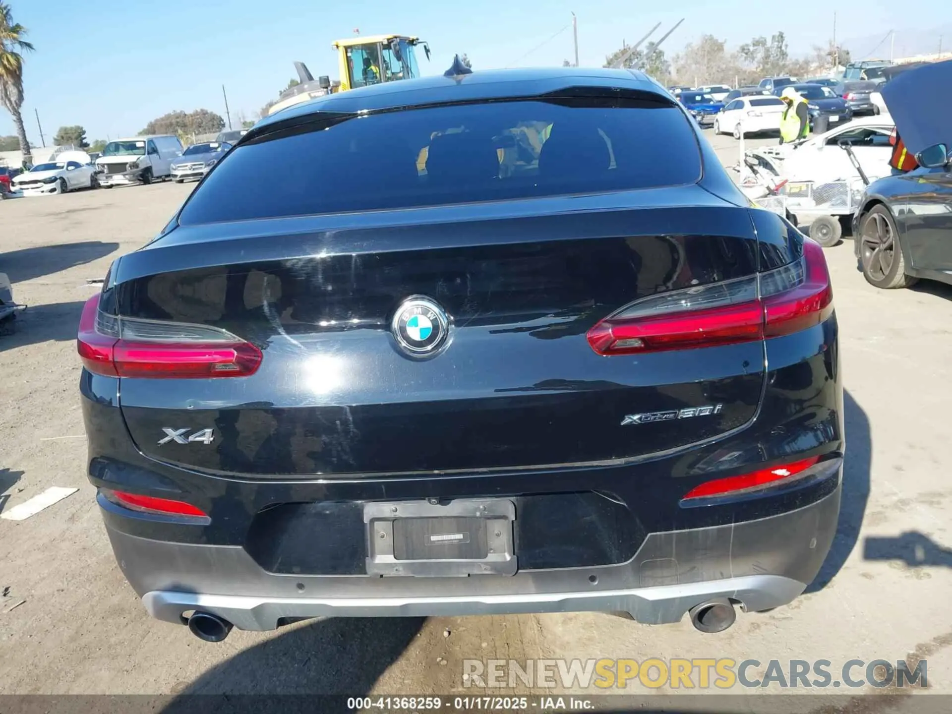 16 Photograph of a damaged car 5UX2V1C06M9F00890 BMW X4 2021