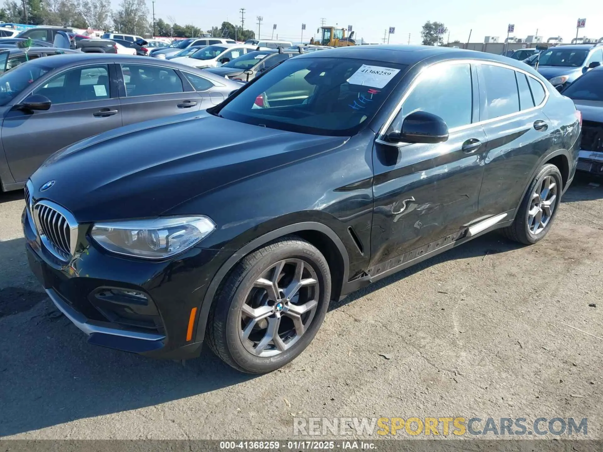 2 Photograph of a damaged car 5UX2V1C06M9F00890 BMW X4 2021