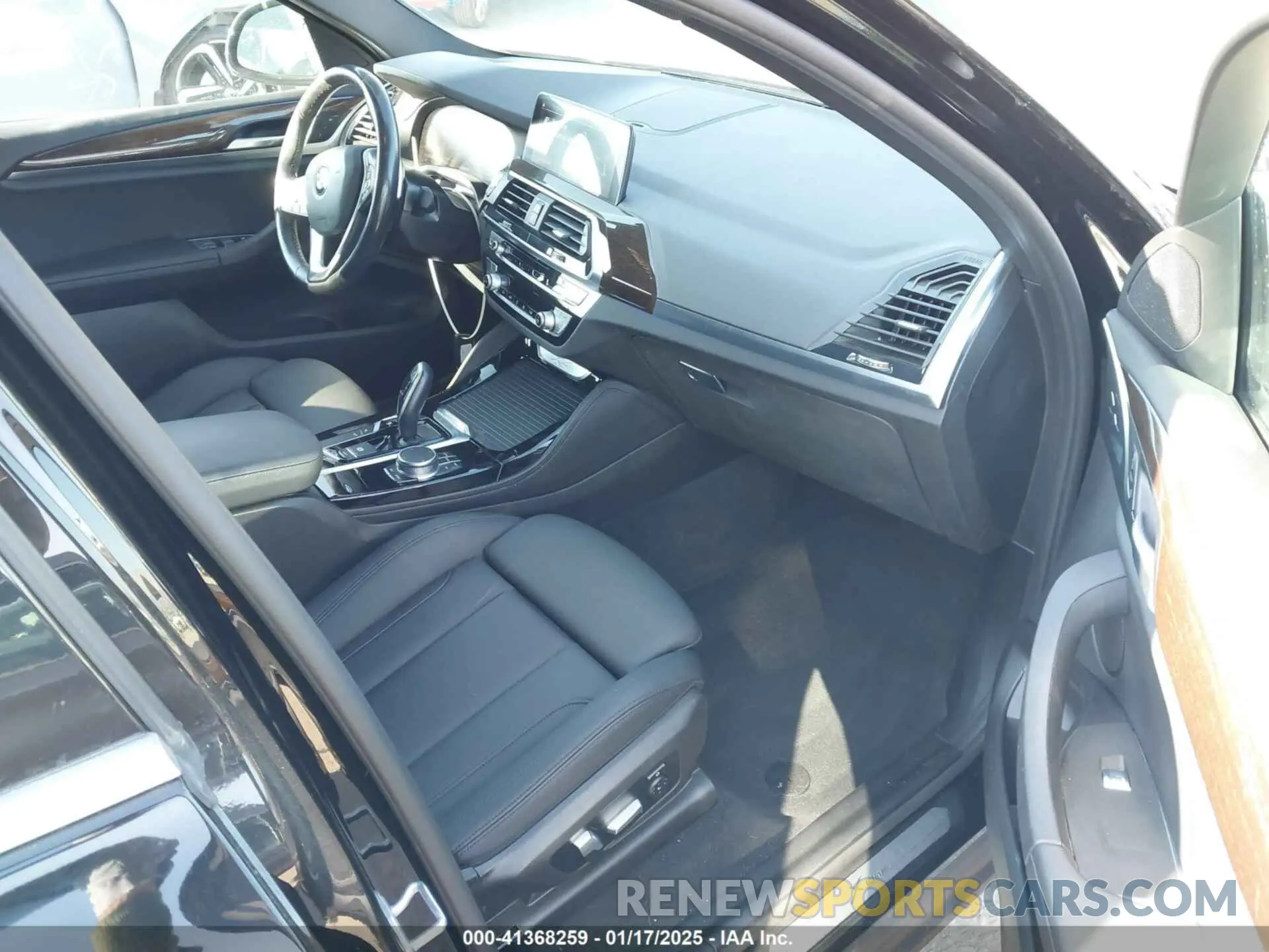 5 Photograph of a damaged car 5UX2V1C06M9F00890 BMW X4 2021