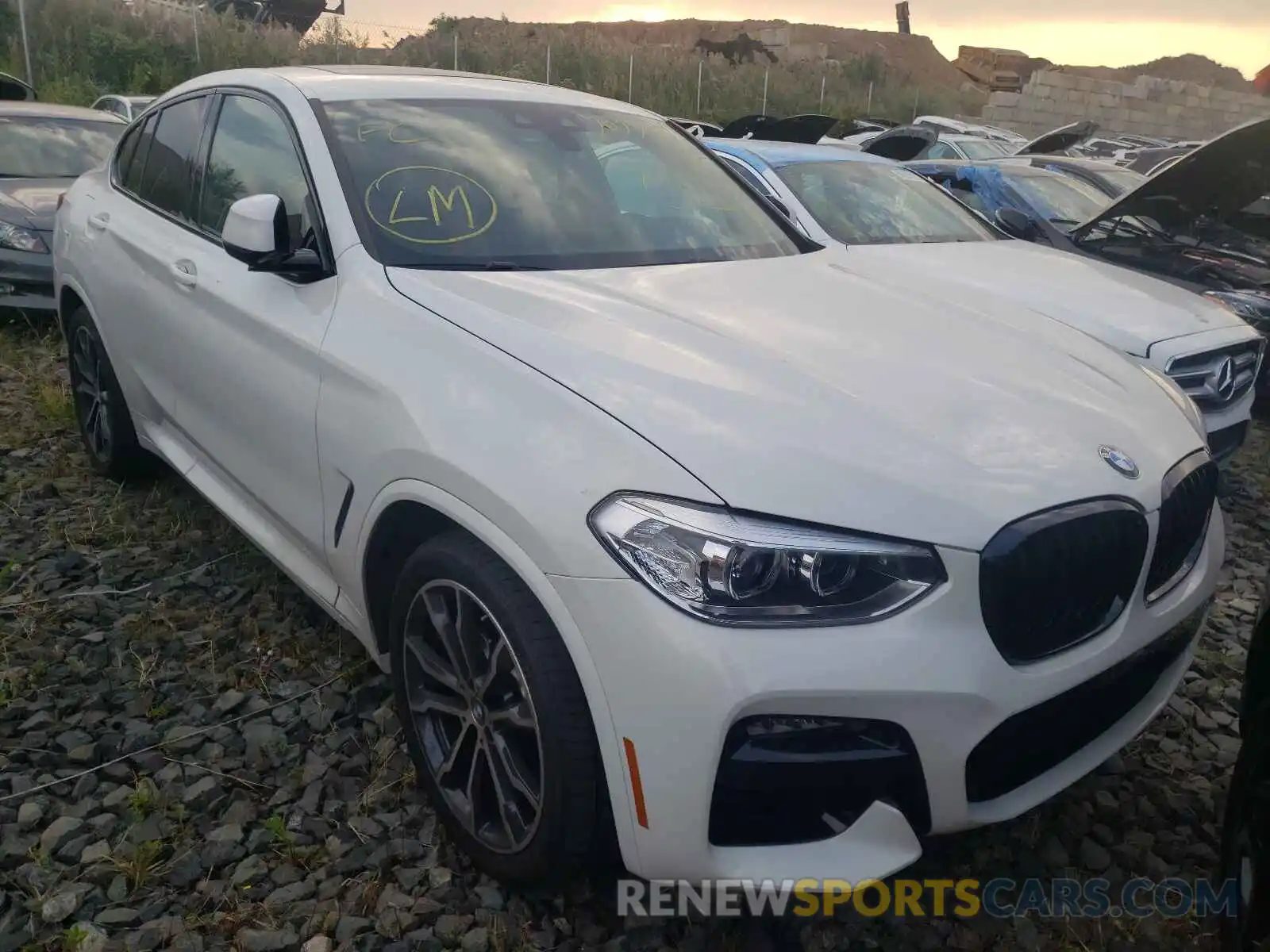 1 Photograph of a damaged car 5UX2V1C06M9G91114 BMW X4 2021