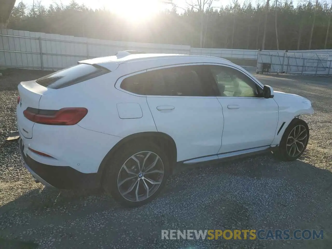 3 Photograph of a damaged car 5UX2V1C07M9E48539 BMW X4 2021