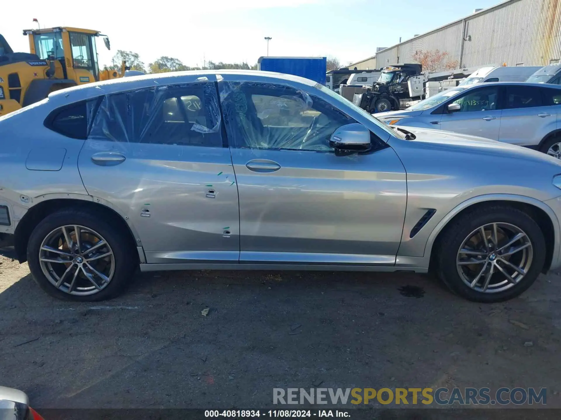 14 Photograph of a damaged car 5UX2V1C07M9F36930 BMW X4 2021