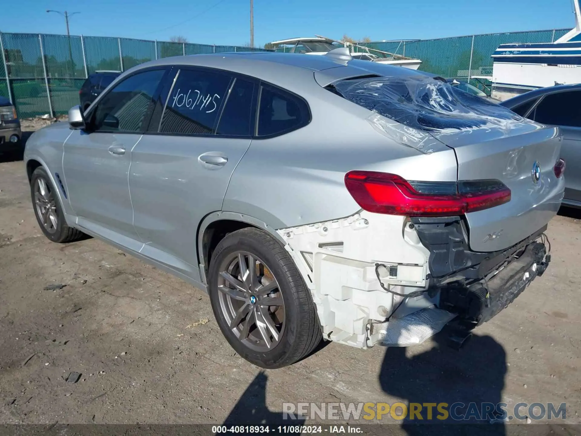 3 Photograph of a damaged car 5UX2V1C07M9F36930 BMW X4 2021