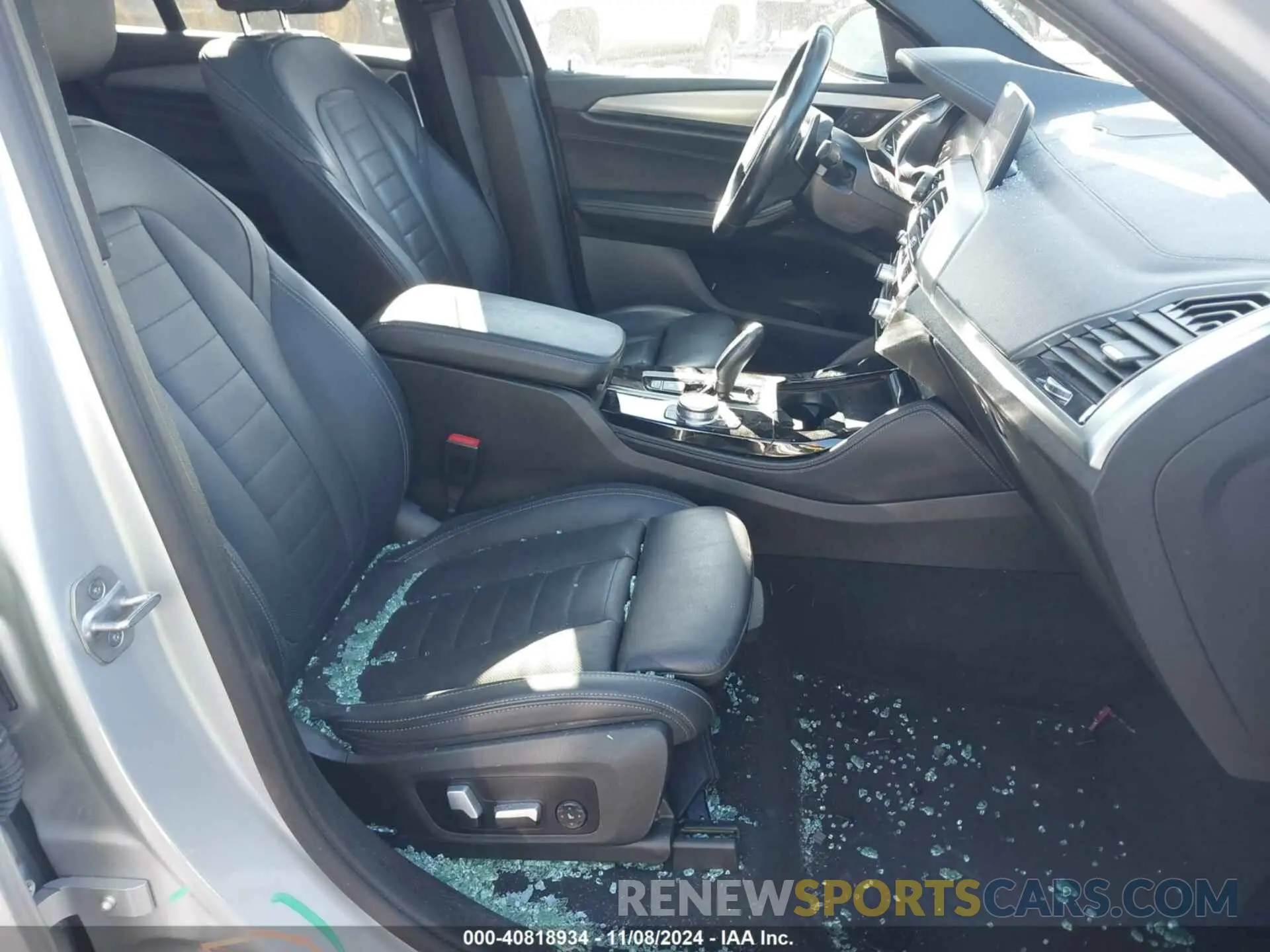 5 Photograph of a damaged car 5UX2V1C07M9F36930 BMW X4 2021