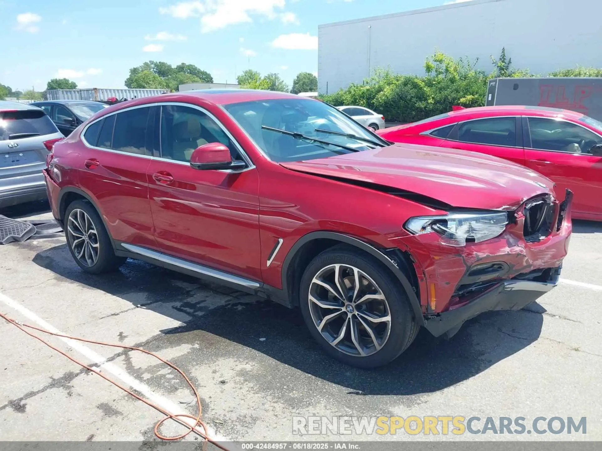 1 Photograph of a damaged car 5UX2V1C07M9F59530 BMW X4 2021