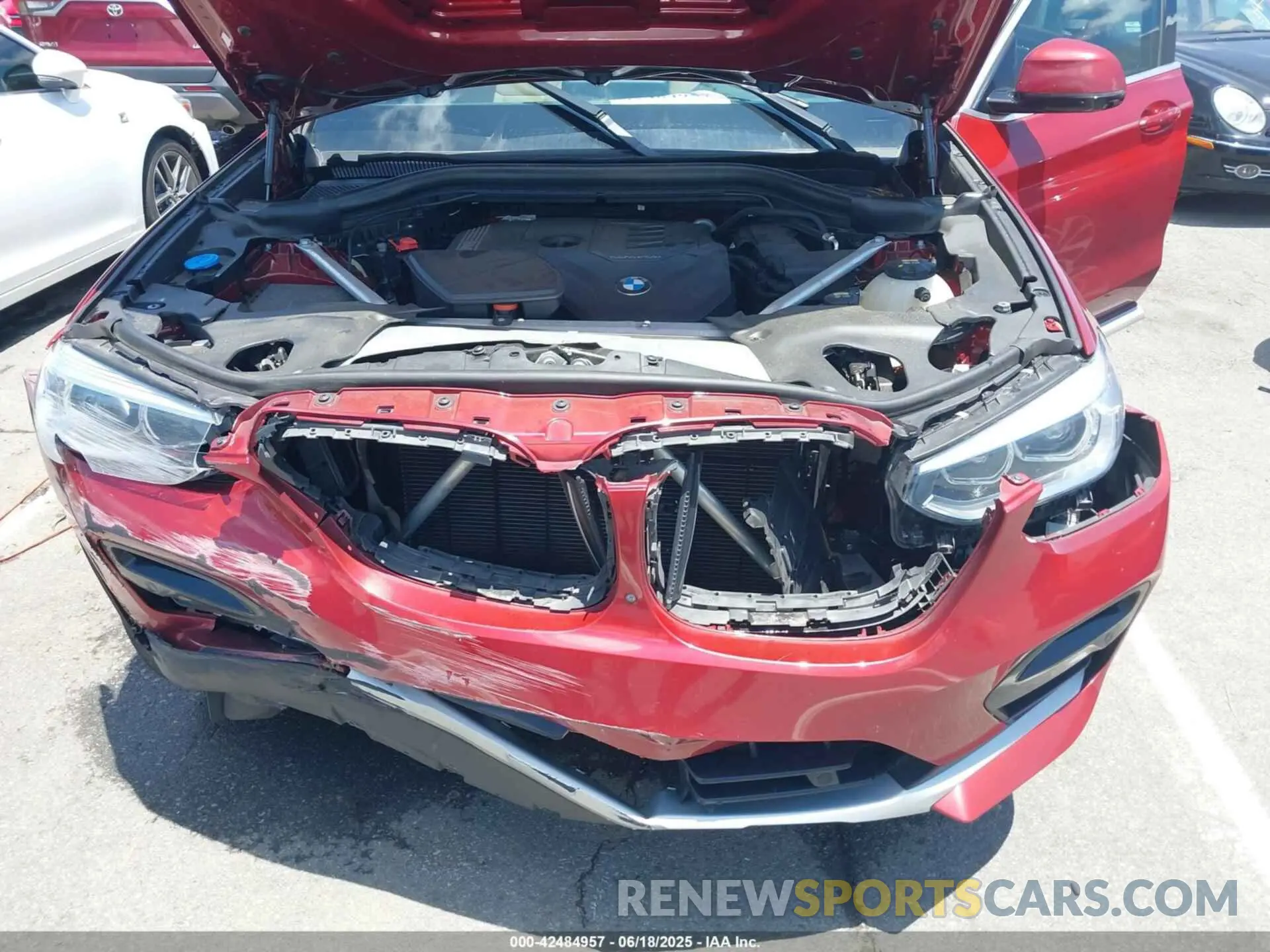 10 Photograph of a damaged car 5UX2V1C07M9F59530 BMW X4 2021