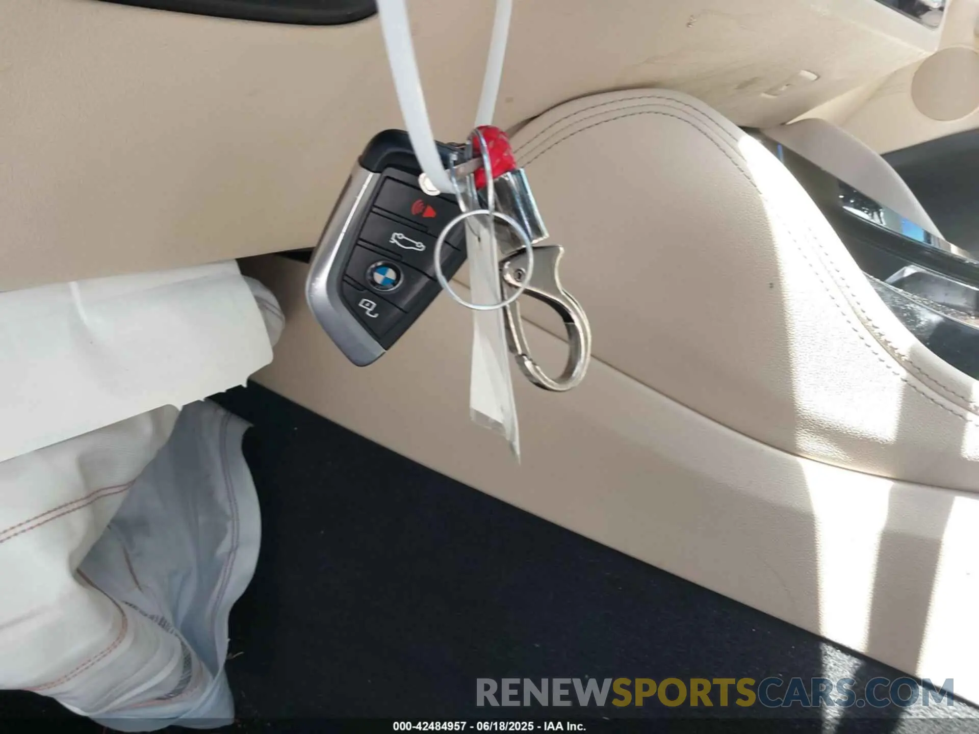 11 Photograph of a damaged car 5UX2V1C07M9F59530 BMW X4 2021
