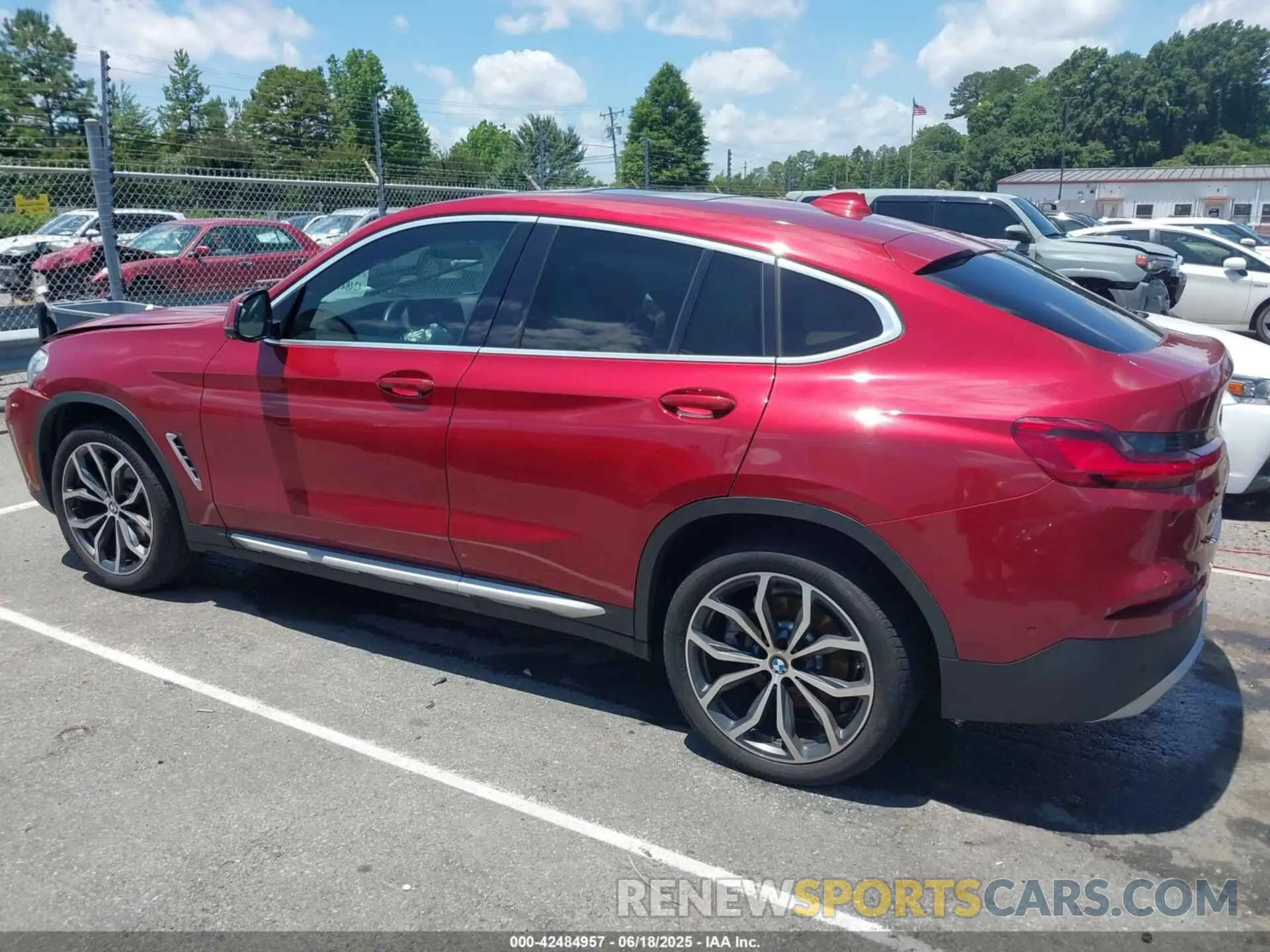 14 Photograph of a damaged car 5UX2V1C07M9F59530 BMW X4 2021