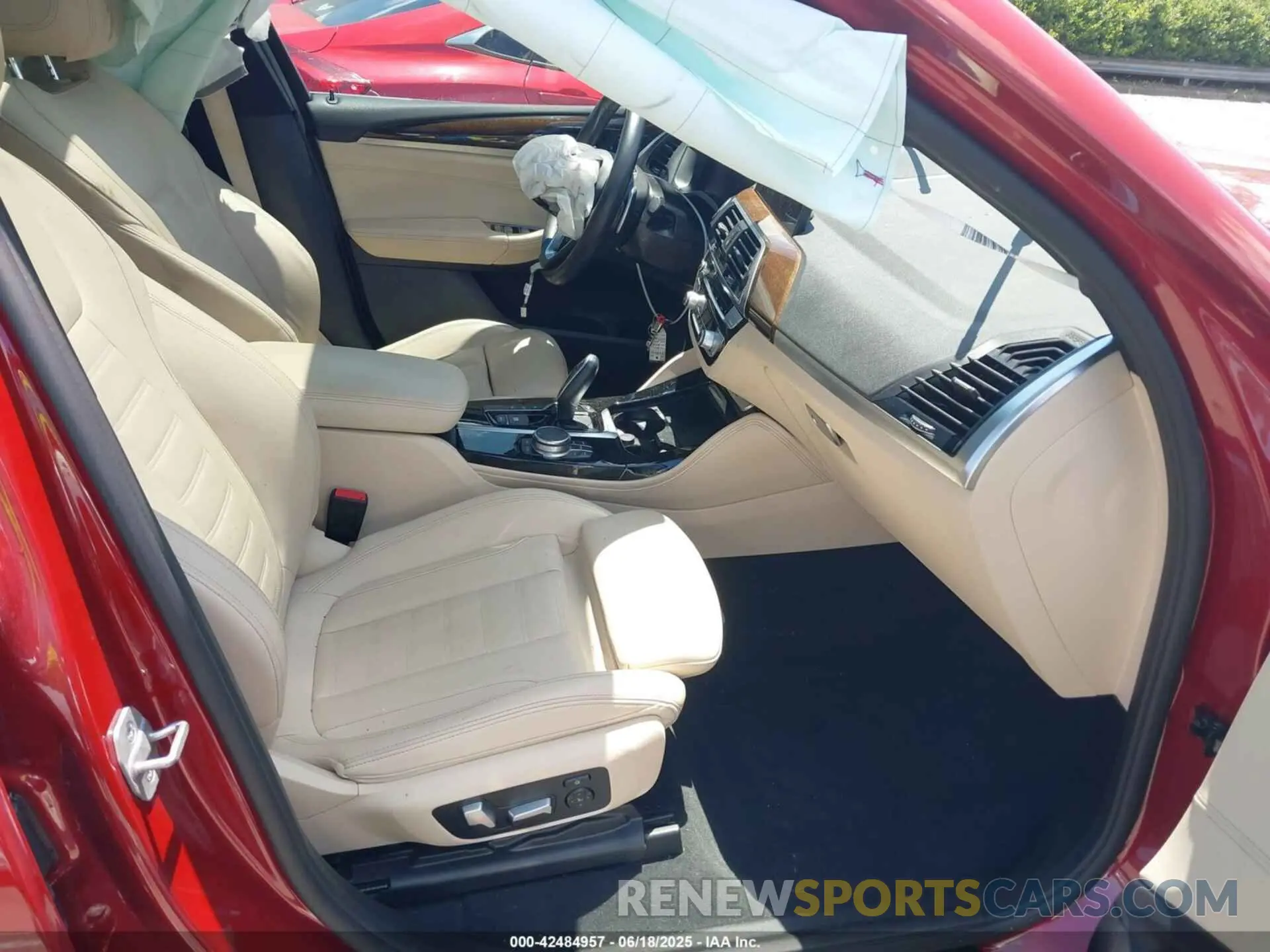 5 Photograph of a damaged car 5UX2V1C07M9F59530 BMW X4 2021