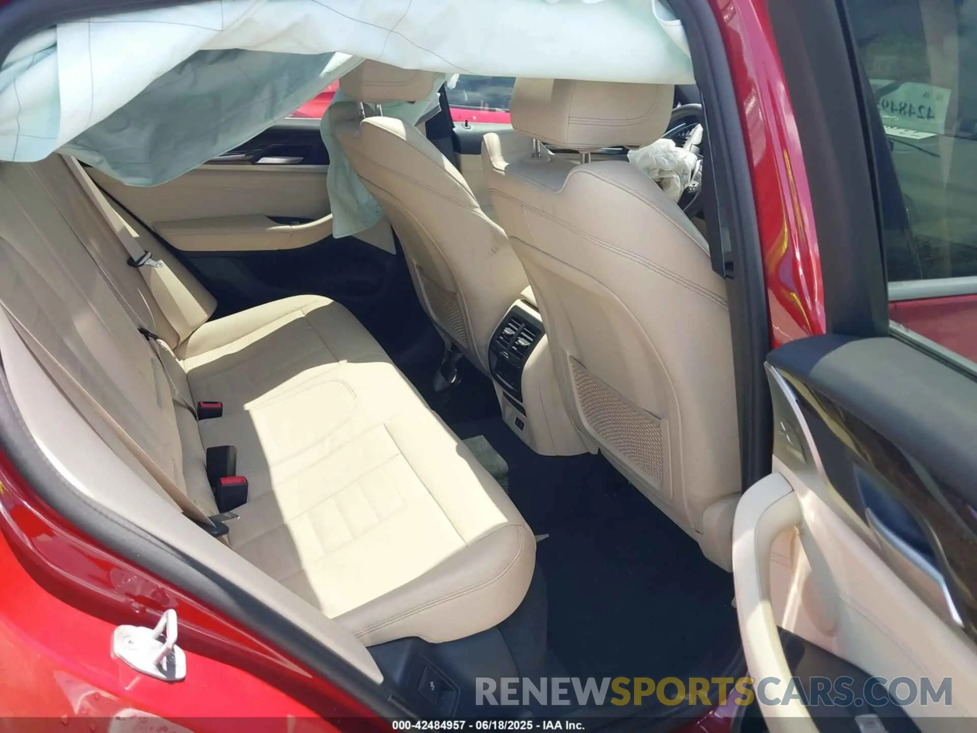 8 Photograph of a damaged car 5UX2V1C07M9F59530 BMW X4 2021