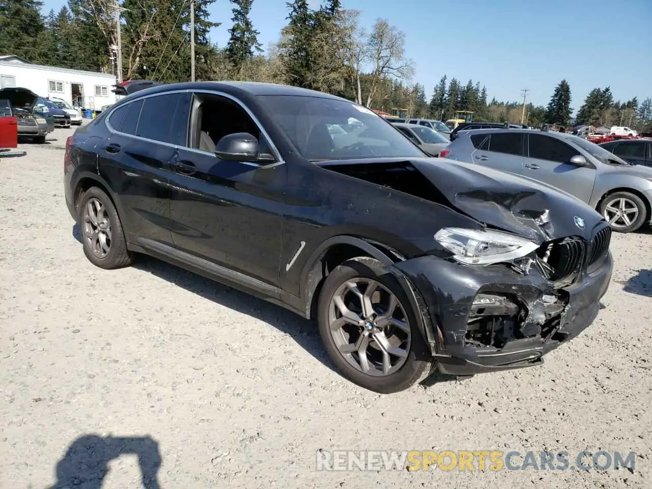 4 Photograph of a damaged car 5UX2V1C07M9G91462 BMW X4 2021