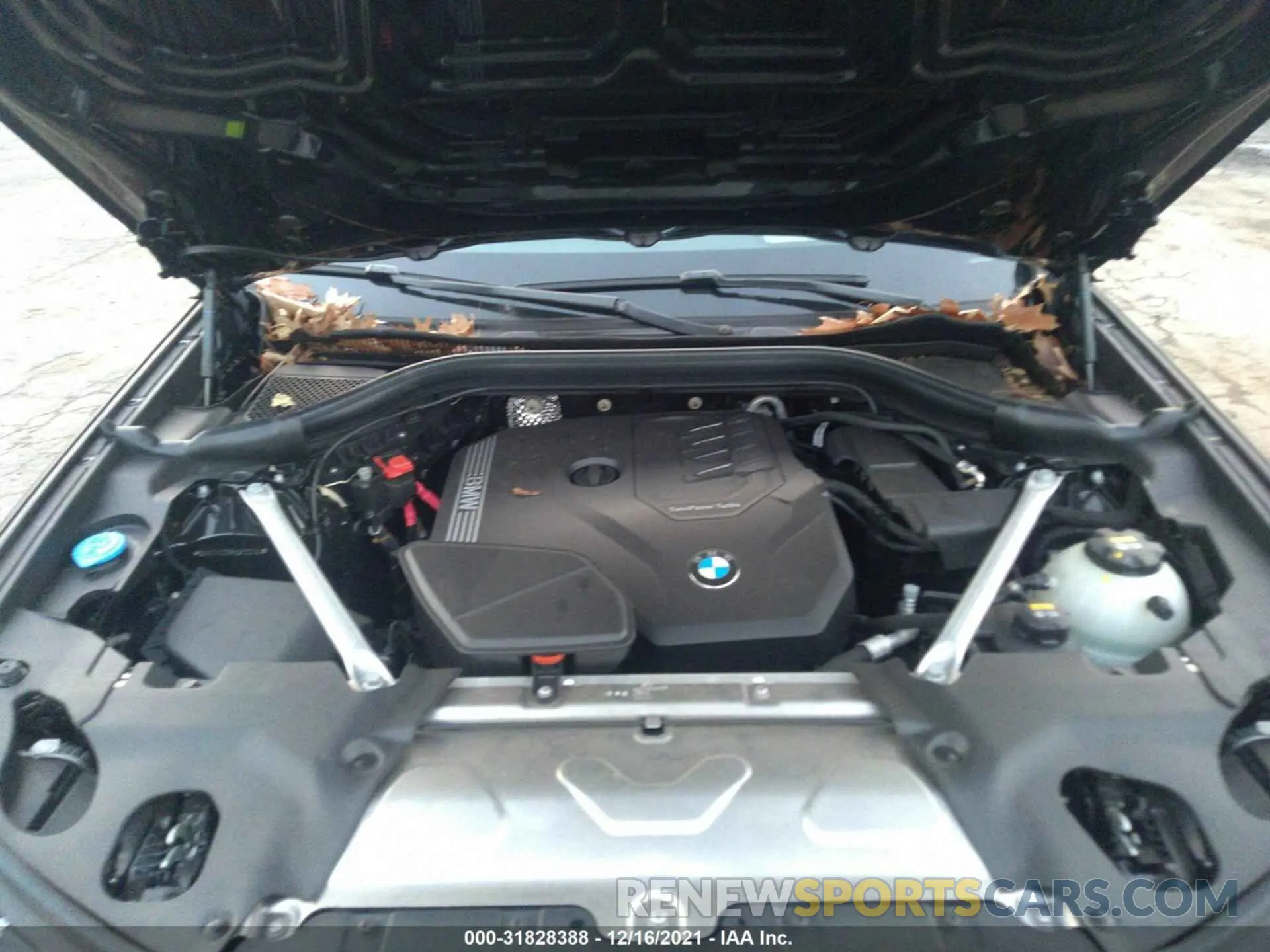 10 Photograph of a damaged car 5UX2V1C08M9F32014 BMW X4 2021