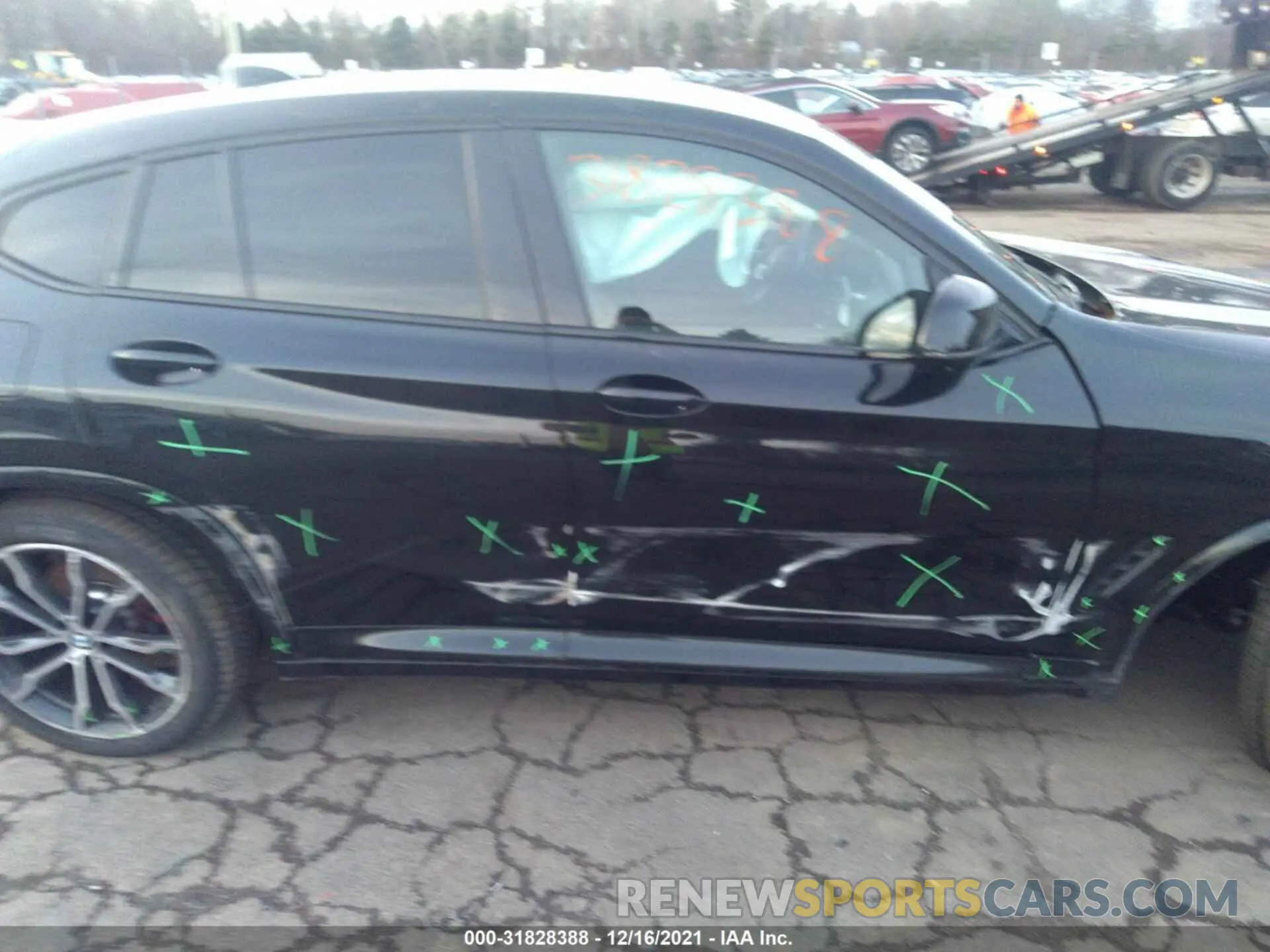 6 Photograph of a damaged car 5UX2V1C08M9F32014 BMW X4 2021