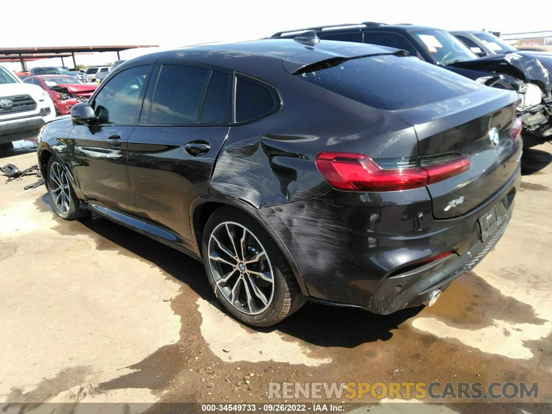 3 Photograph of a damaged car 5UX2V1C08M9F41313 BMW X4 2021