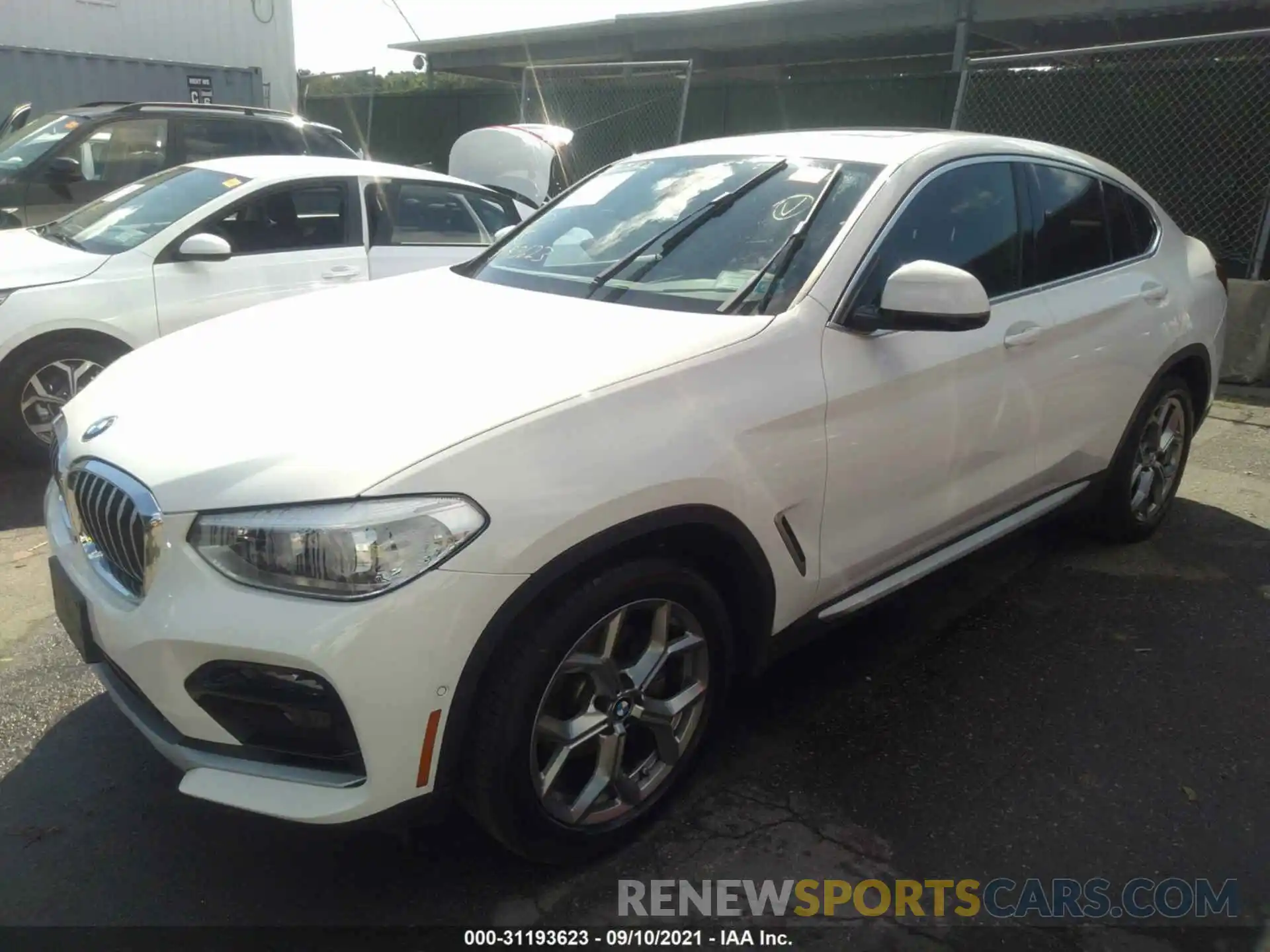 2 Photograph of a damaged car 5UX2V1C08M9F45121 BMW X4 2021