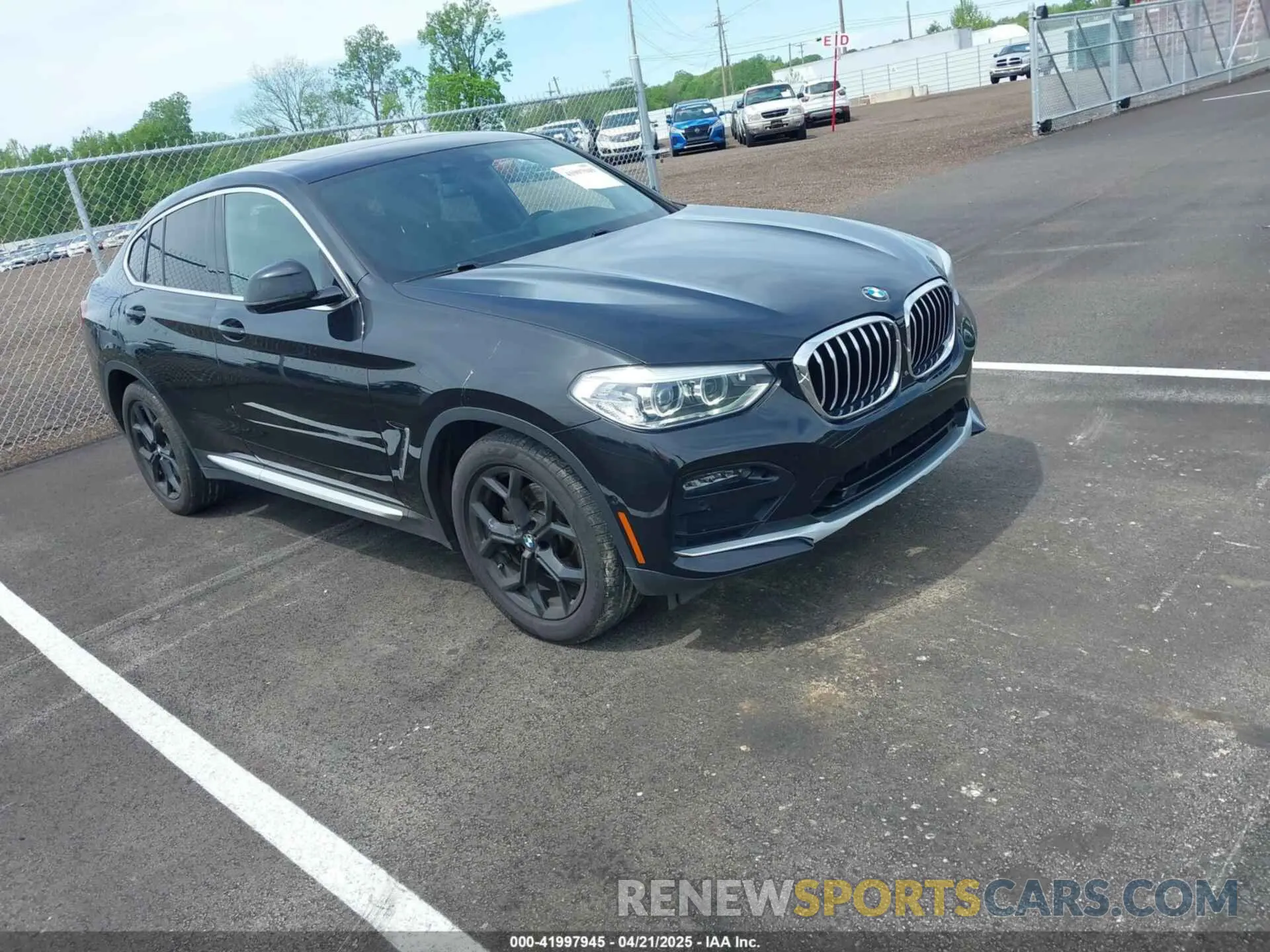 1 Photograph of a damaged car 5UX2V1C08M9H88847 BMW X4 2021