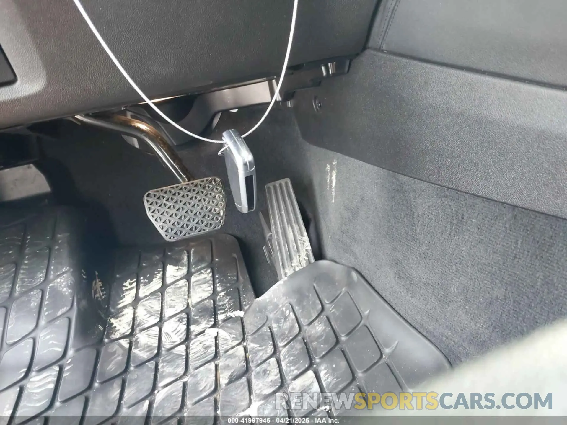 11 Photograph of a damaged car 5UX2V1C08M9H88847 BMW X4 2021