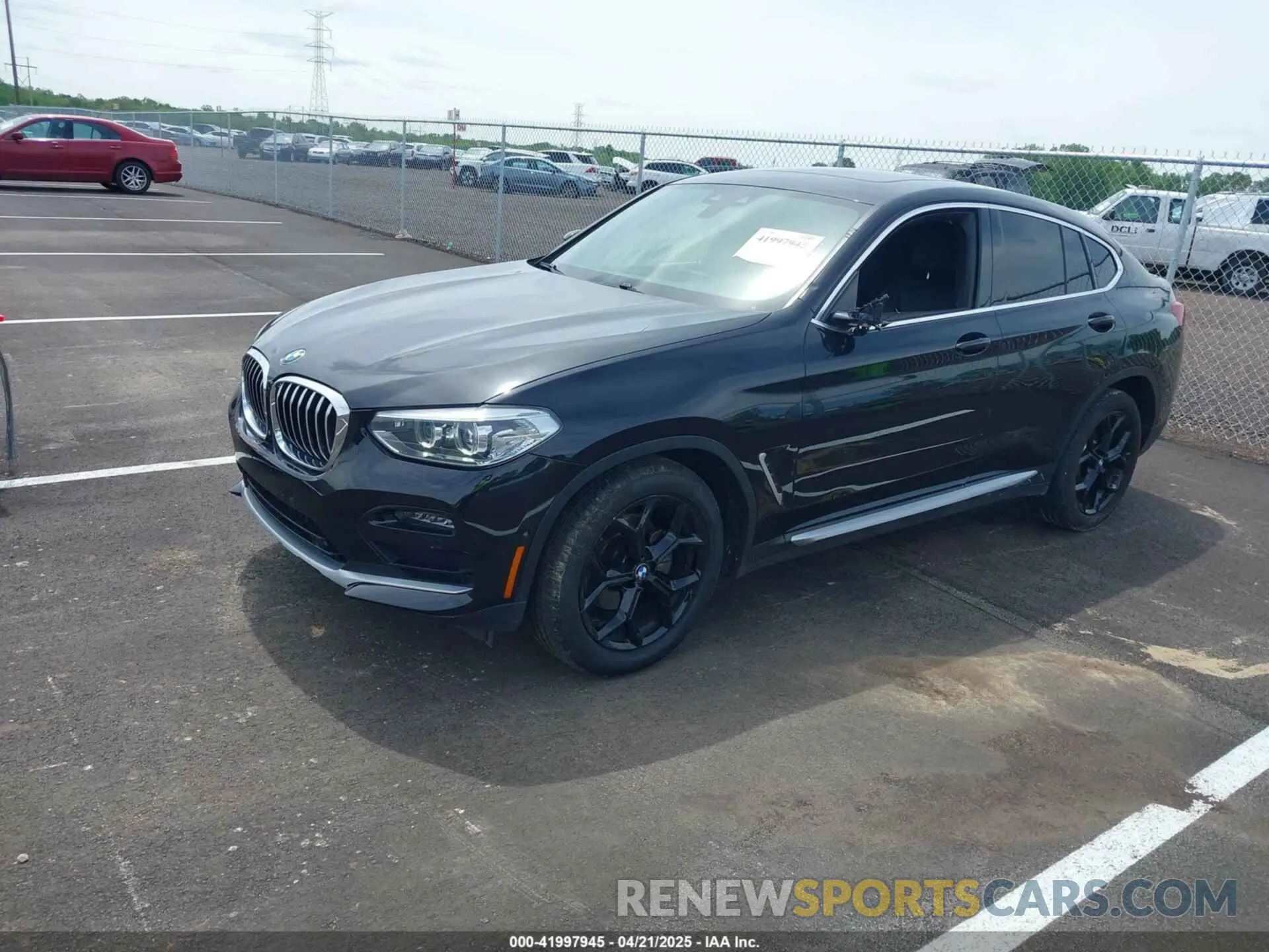 2 Photograph of a damaged car 5UX2V1C08M9H88847 BMW X4 2021