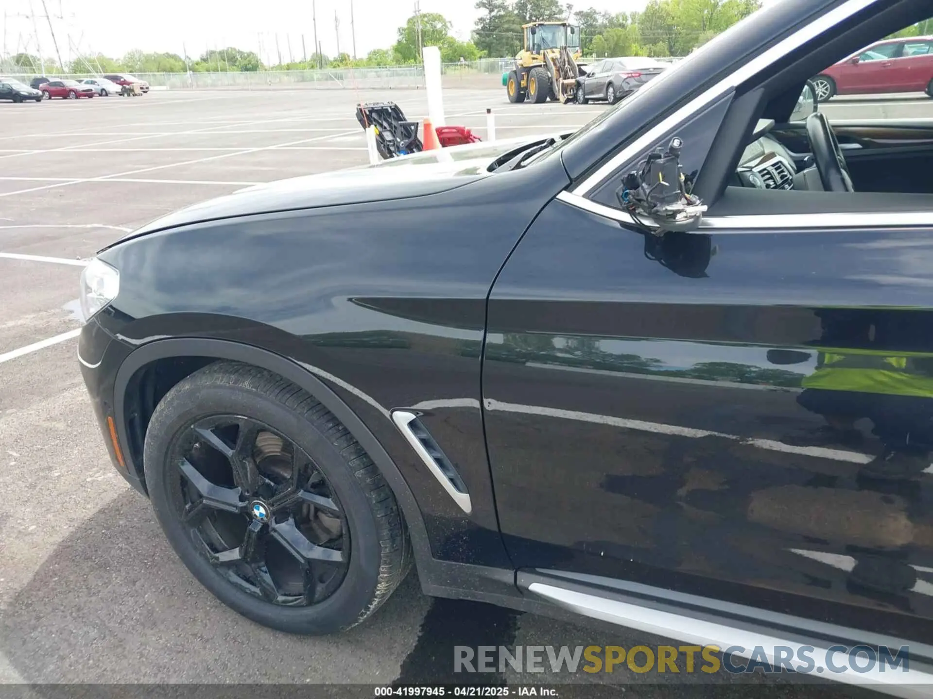 6 Photograph of a damaged car 5UX2V1C08M9H88847 BMW X4 2021