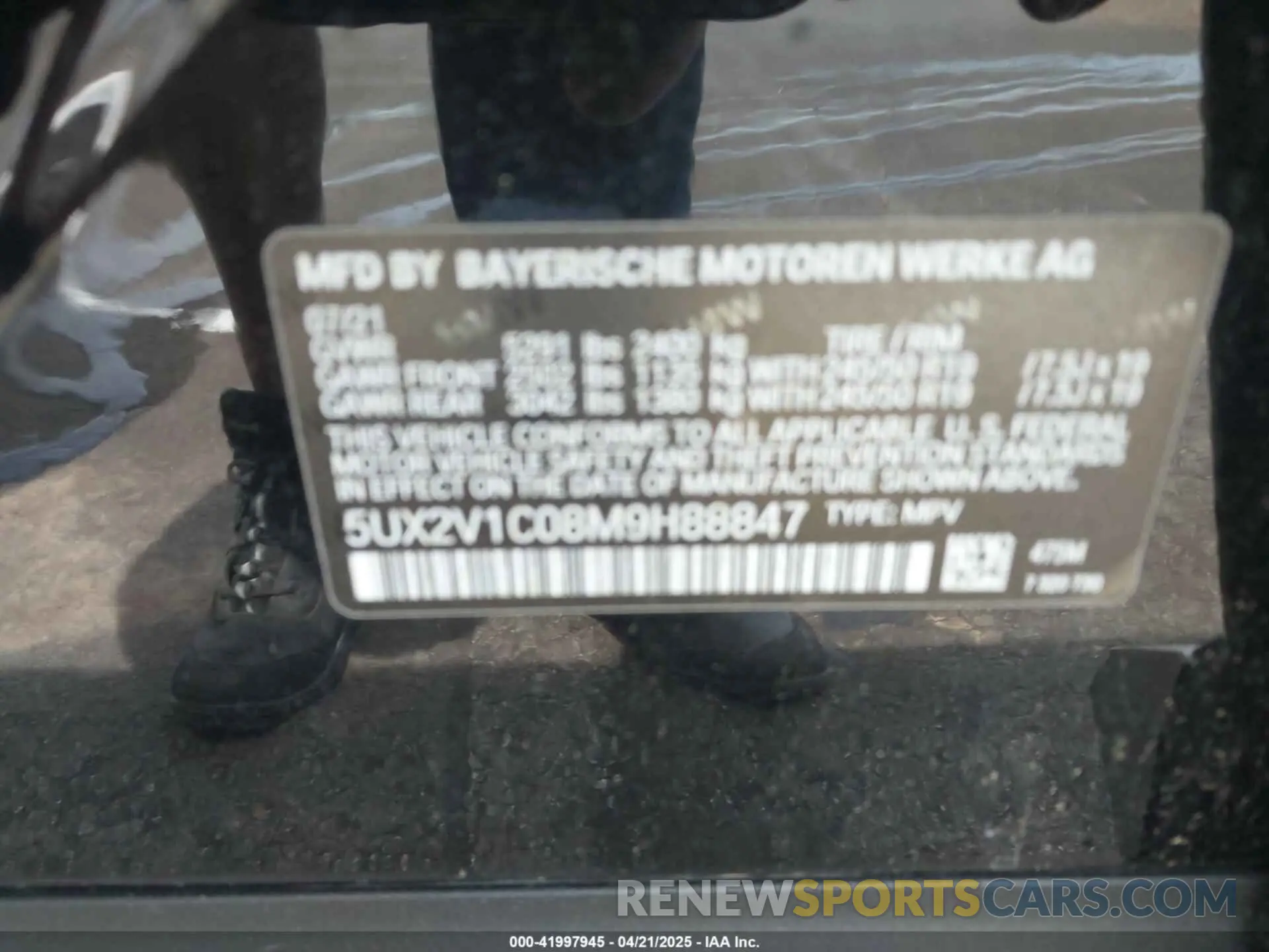 9 Photograph of a damaged car 5UX2V1C08M9H88847 BMW X4 2021