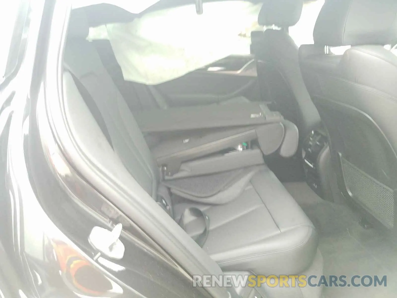 6 Photograph of a damaged car 5UX2V1C09M9D85461 BMW X4 2021