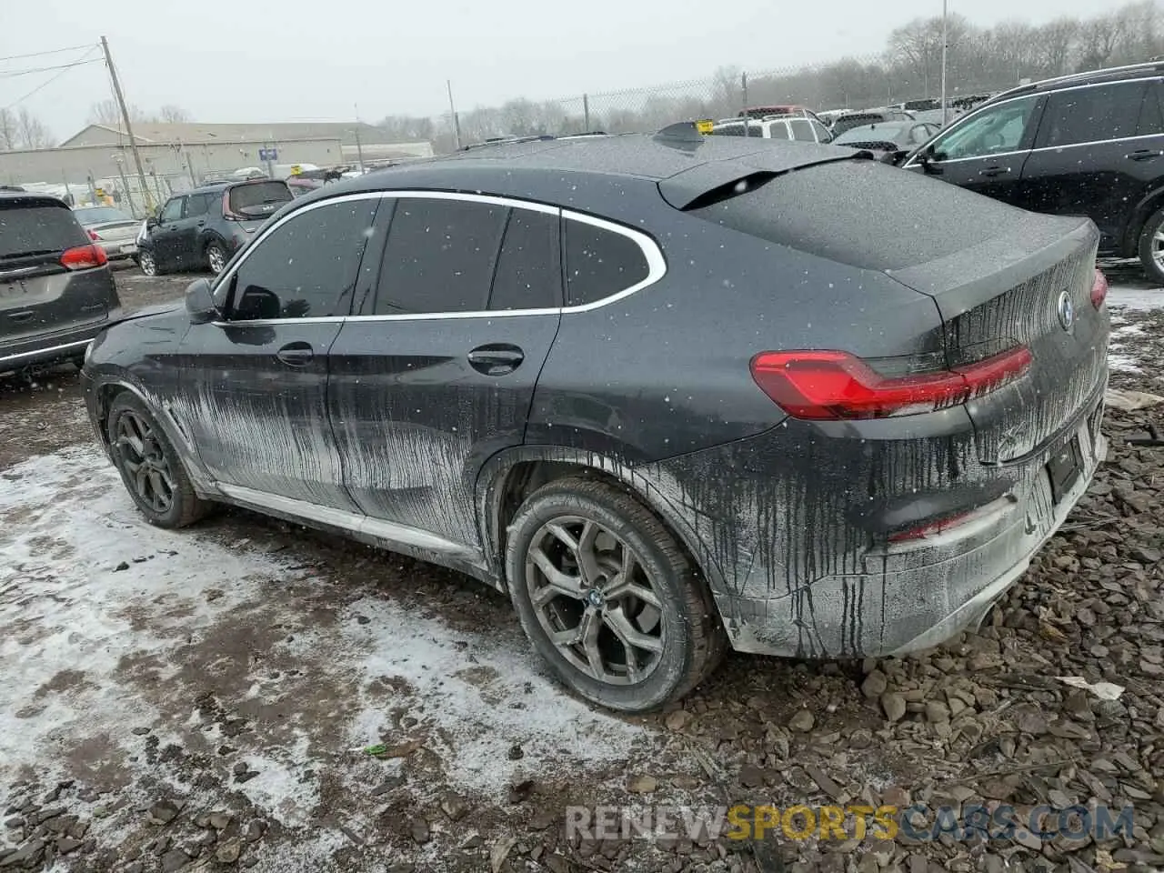 2 Photograph of a damaged car 5UX2V1C09M9E03649 BMW X4 2021