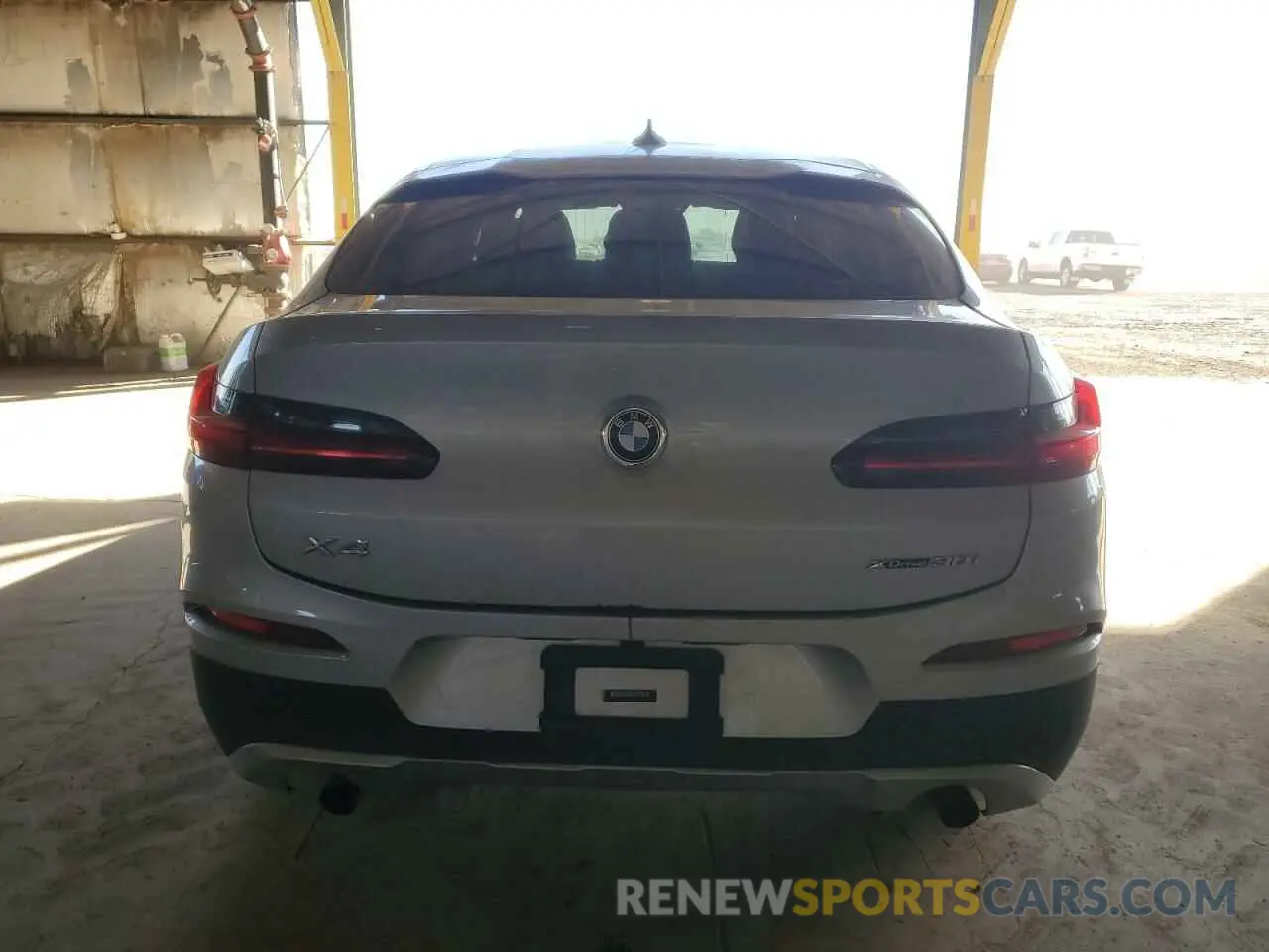 6 Photograph of a damaged car 5UX2V1C0XM9G92007 BMW X4 2021