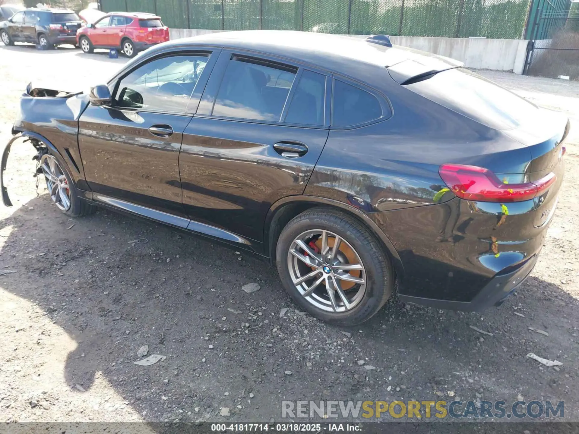 3 Photograph of a damaged car 5UX2V5C03M9H54824 BMW X4 2021