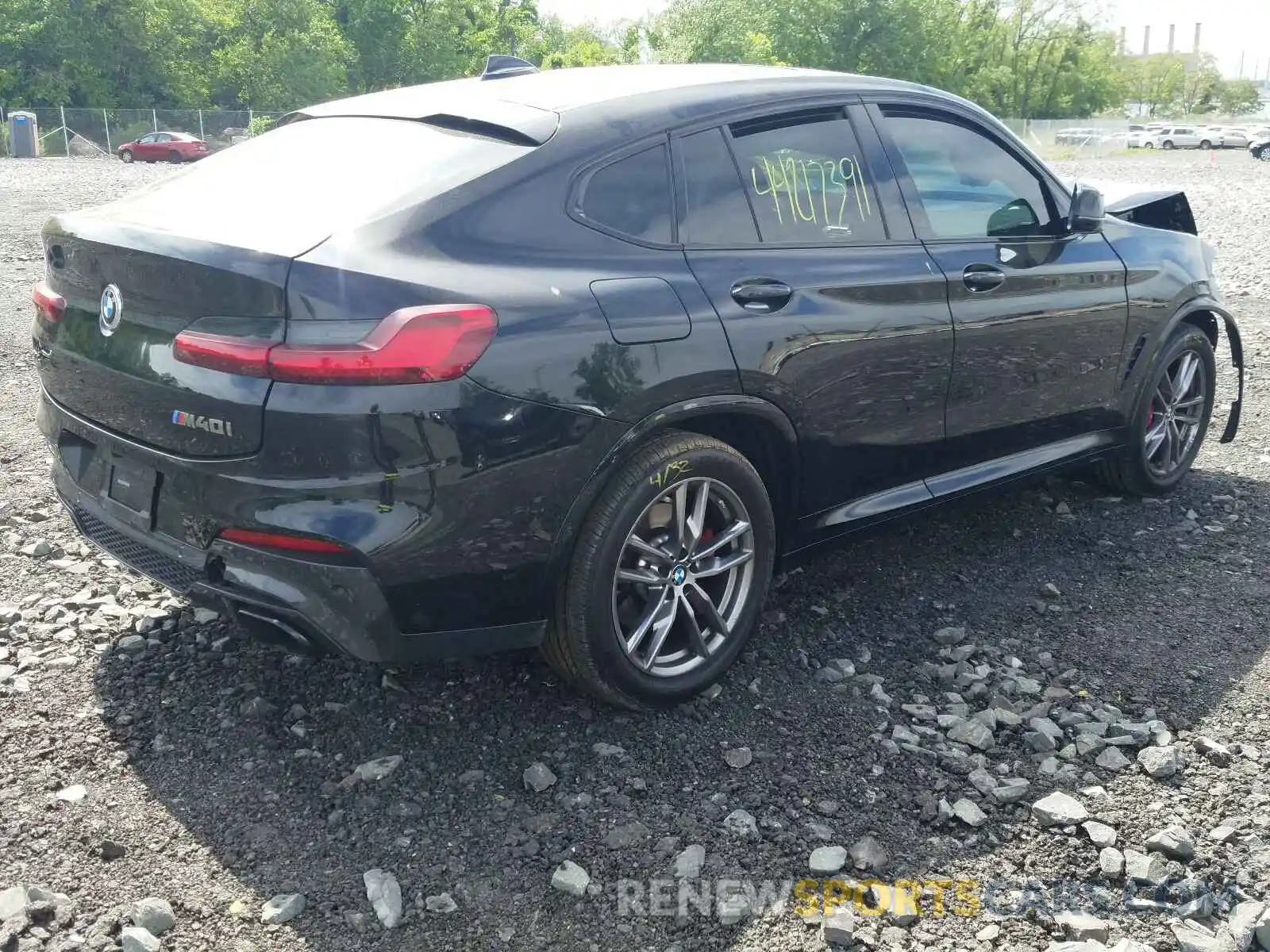 4 Photograph of a damaged car 5UX2V5C04M9E19782 BMW X4 2021