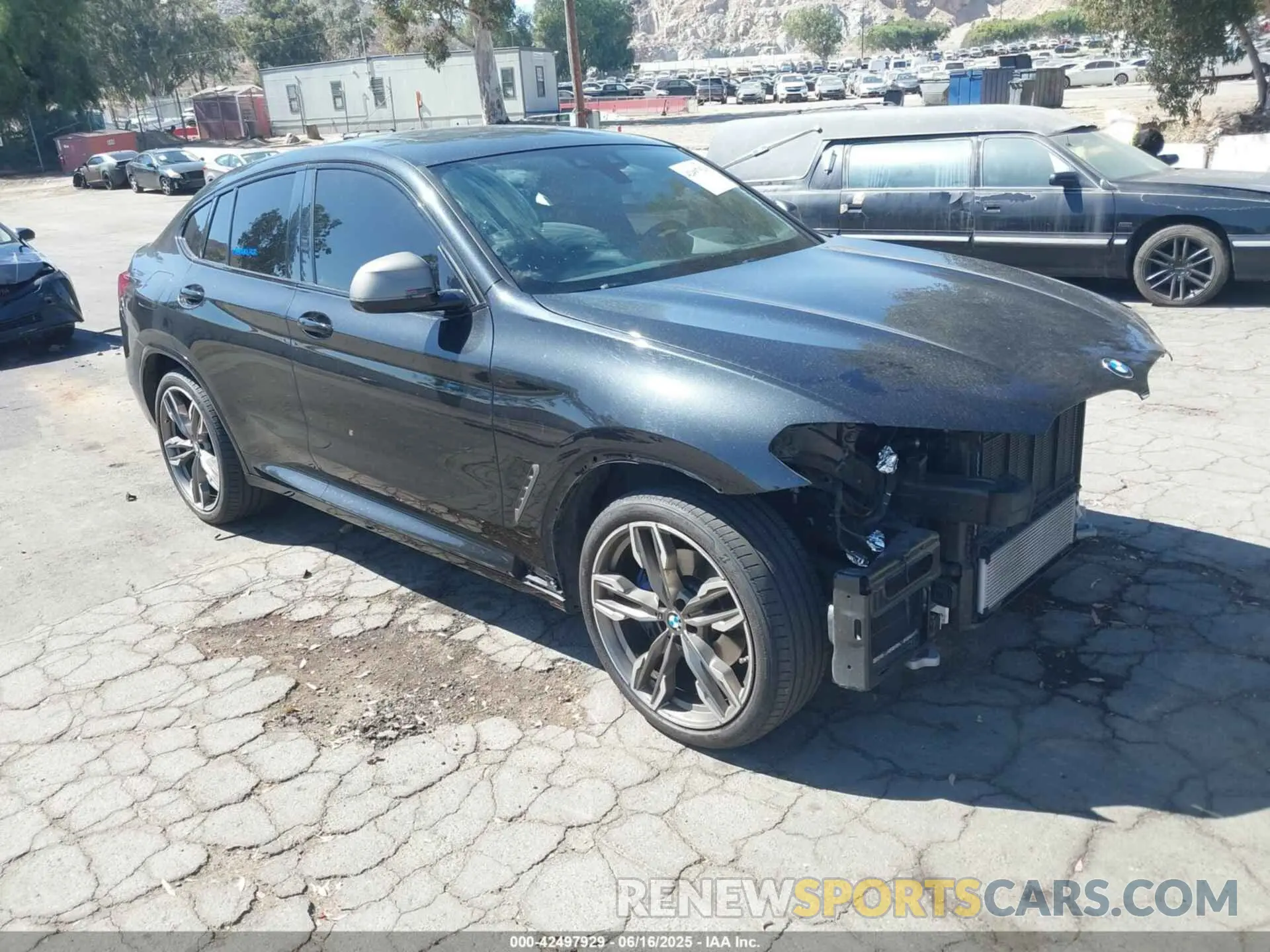 1 Photograph of a damaged car 5UX2V5C05M9G40873 BMW X4 2021