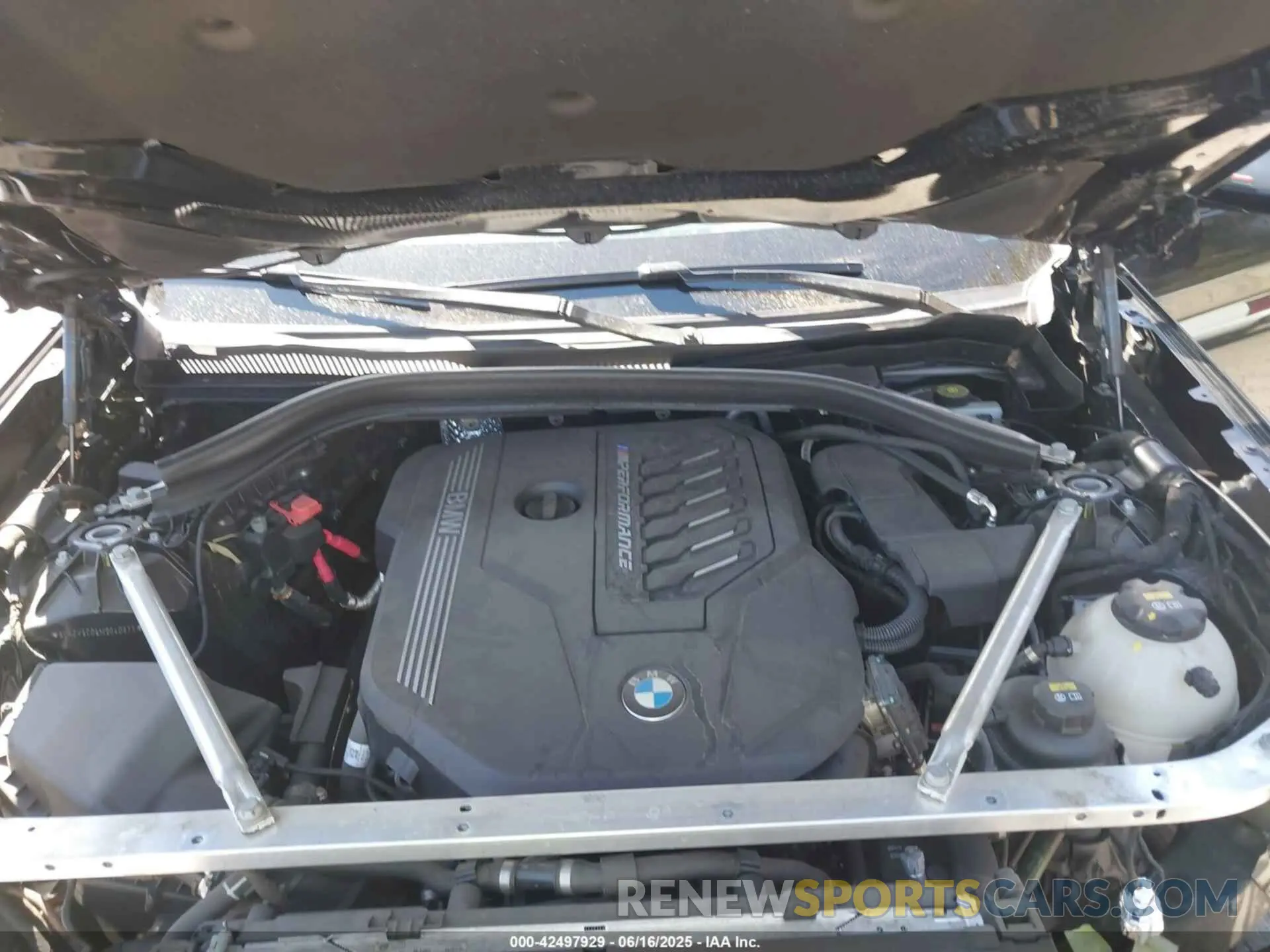 10 Photograph of a damaged car 5UX2V5C05M9G40873 BMW X4 2021