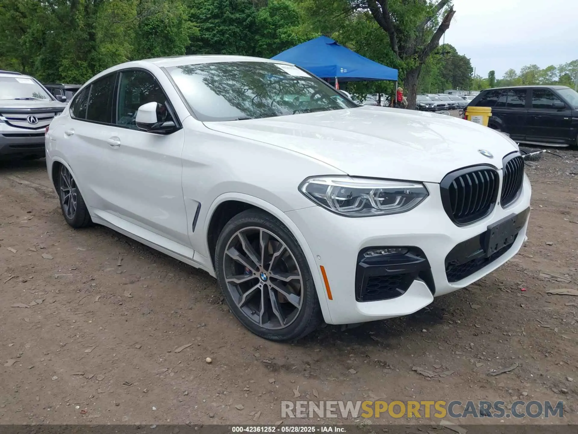 1 Photograph of a damaged car 5UX2V5C05M9H42920 BMW X4 2021