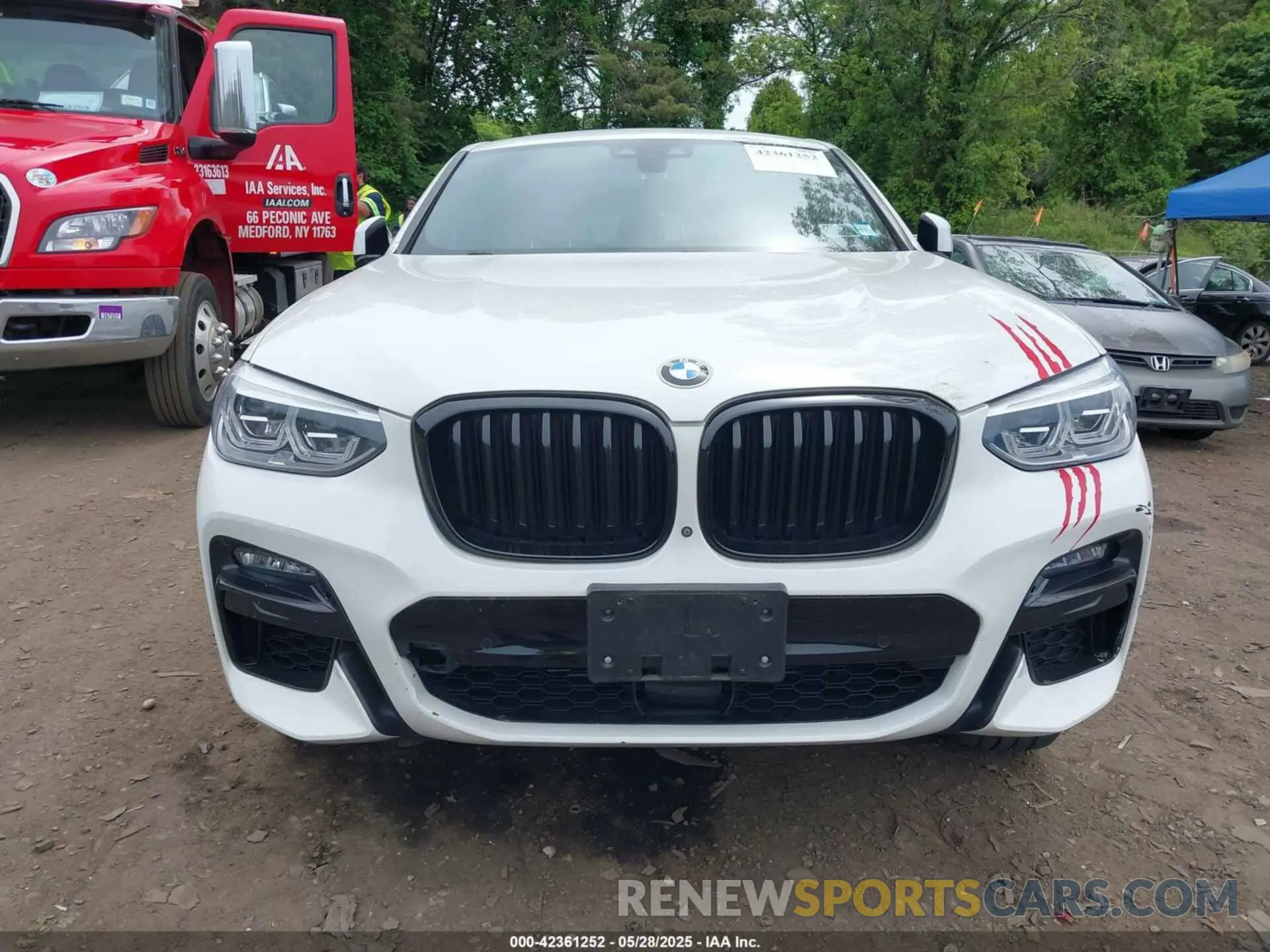 12 Photograph of a damaged car 5UX2V5C05M9H42920 BMW X4 2021