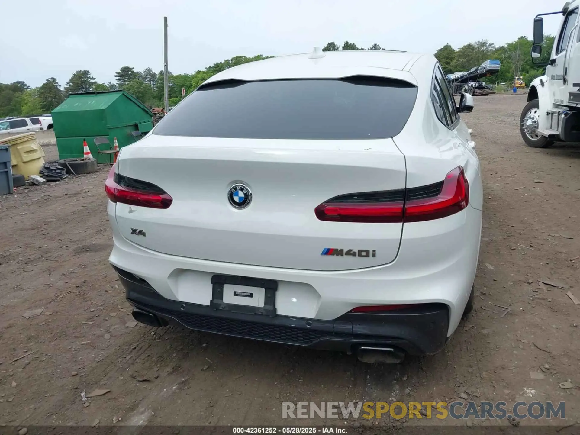 16 Photograph of a damaged car 5UX2V5C05M9H42920 BMW X4 2021