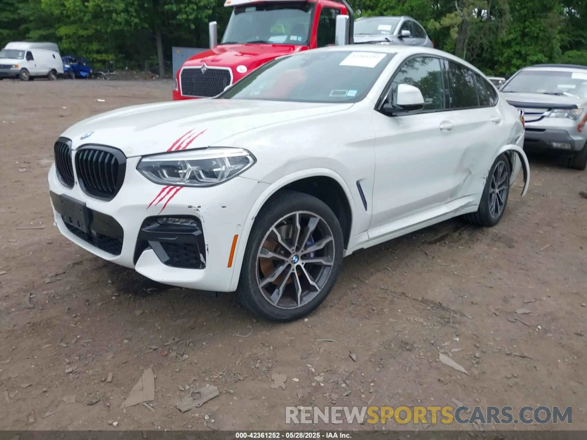 2 Photograph of a damaged car 5UX2V5C05M9H42920 BMW X4 2021