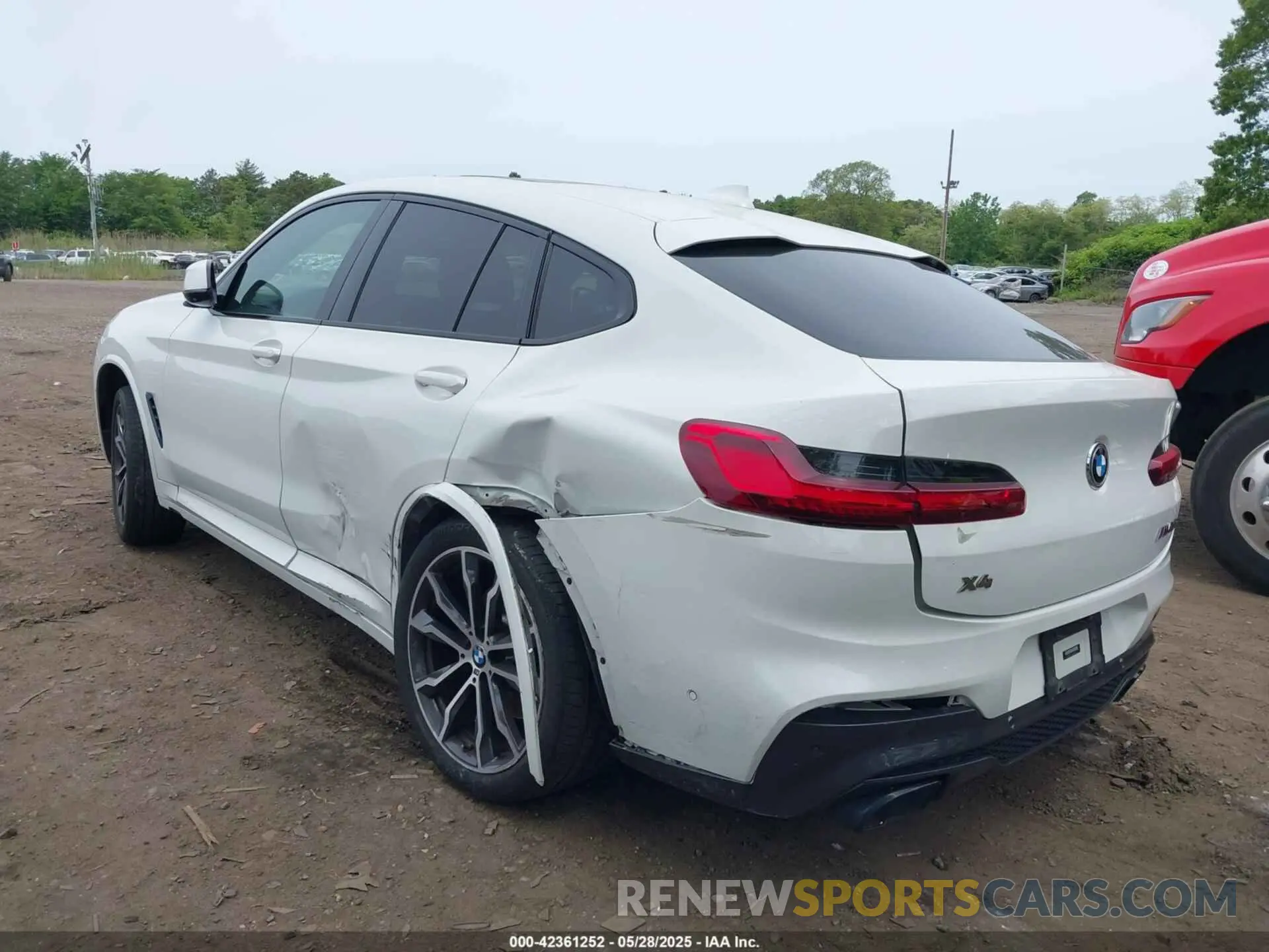 6 Photograph of a damaged car 5UX2V5C05M9H42920 BMW X4 2021