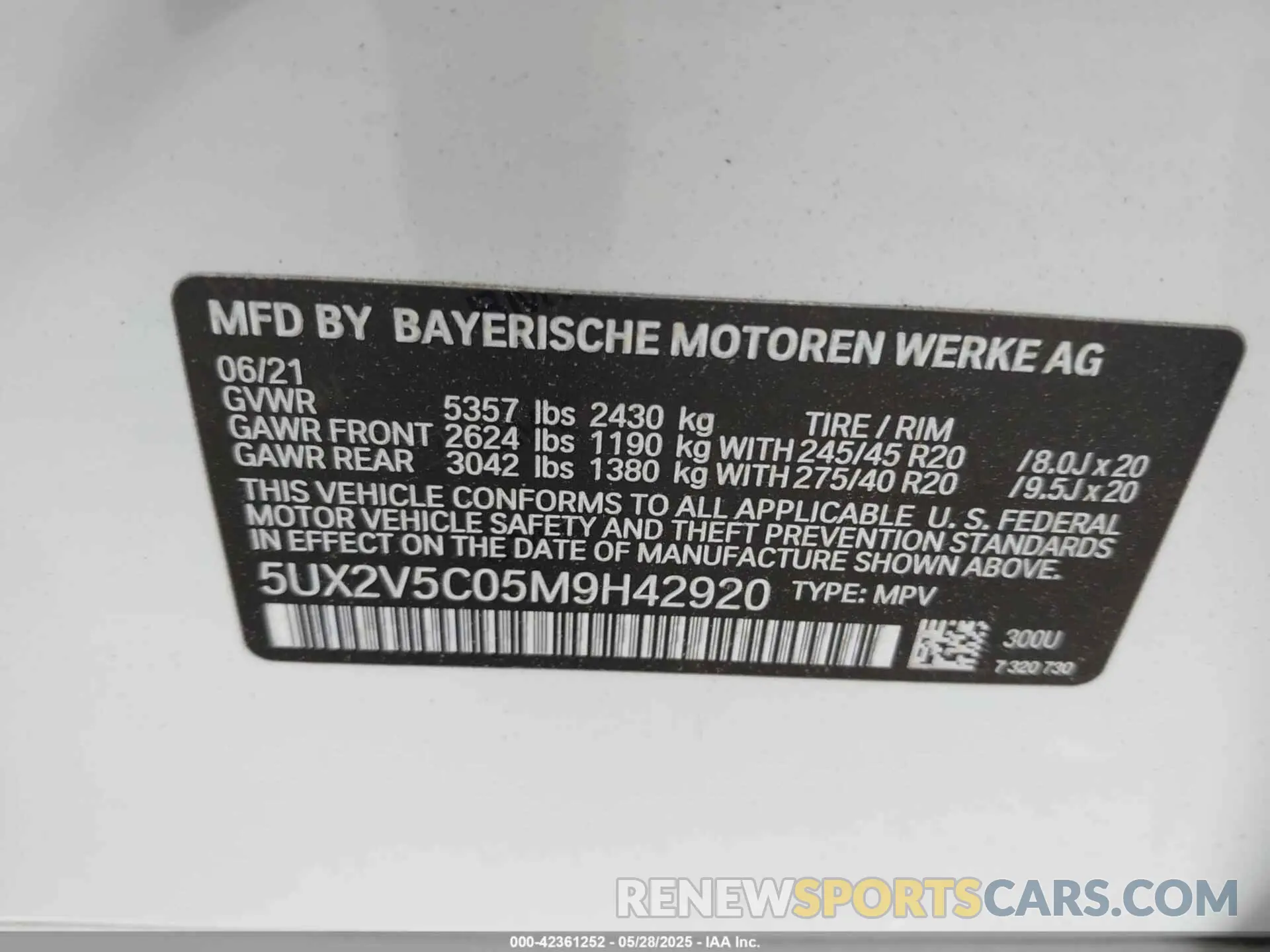 9 Photograph of a damaged car 5UX2V5C05M9H42920 BMW X4 2021