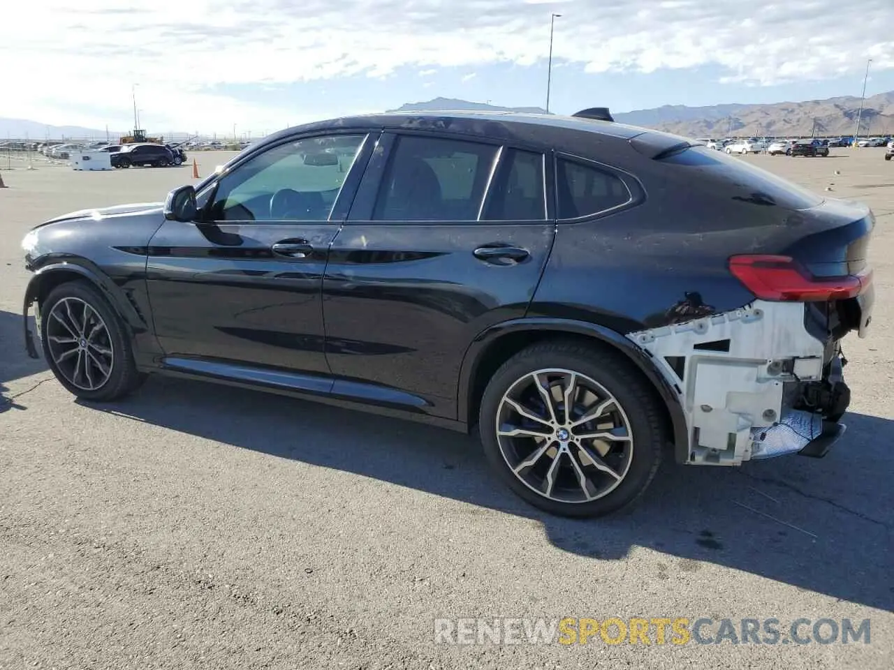 2 Photograph of a damaged car 5UX2V5C06M9E04443 BMW X4 2021