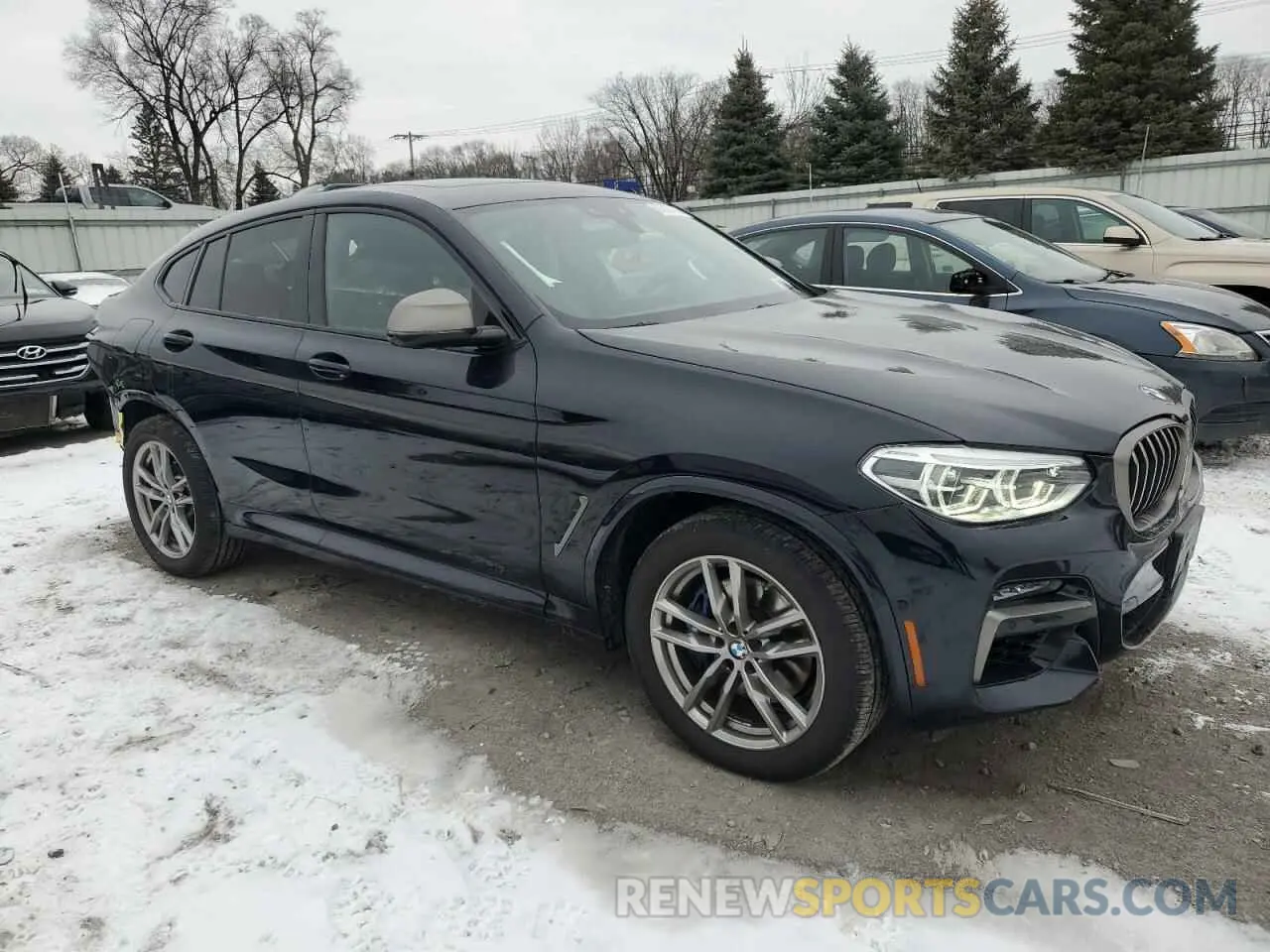 4 Photograph of a damaged car 5UX2V5C06M9F70459 BMW X4 2021