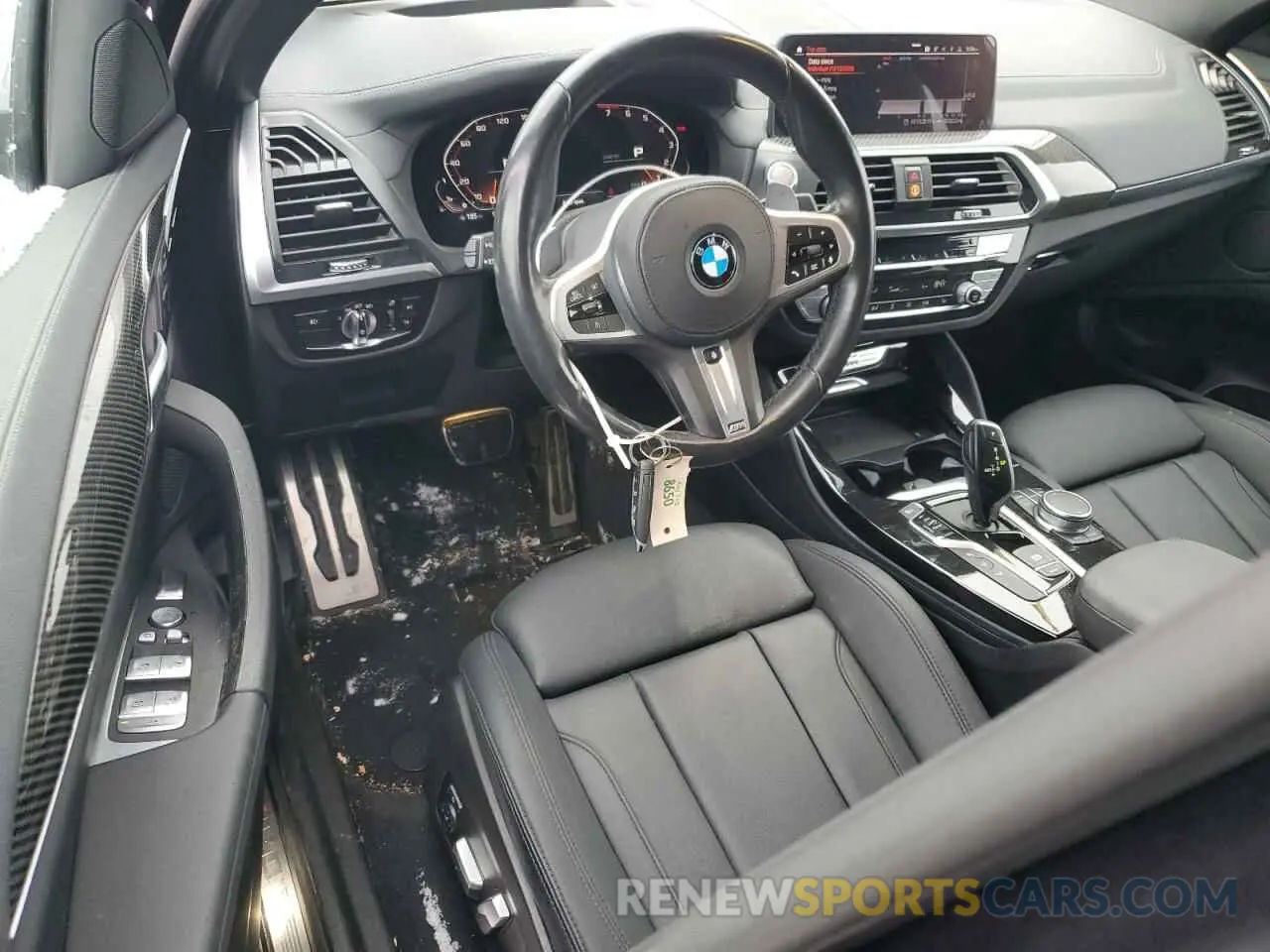 8 Photograph of a damaged car 5UX2V5C06M9F70459 BMW X4 2021