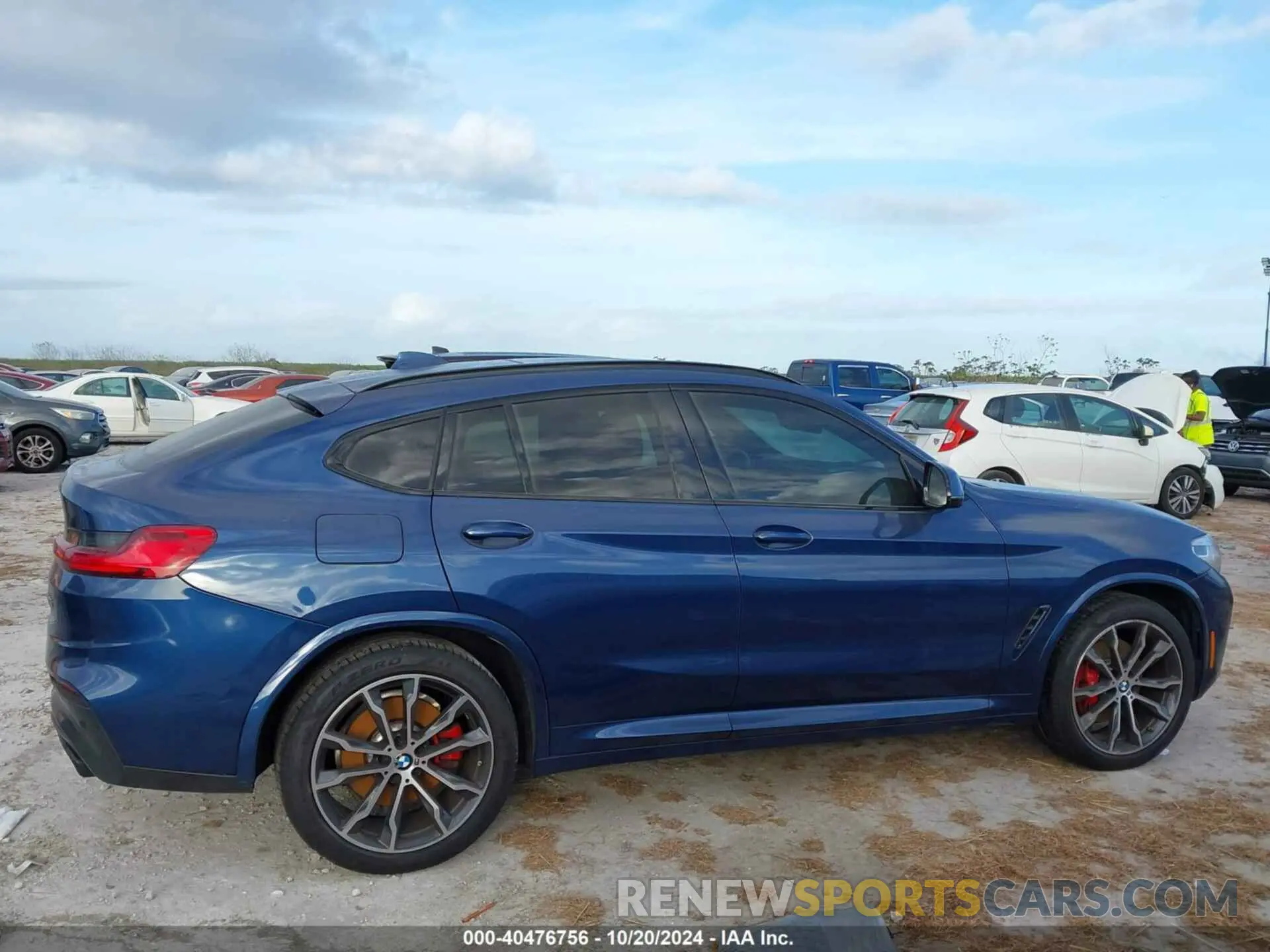 12 Photograph of a damaged car 5UX2V5C07M9H01267 BMW X4 2021